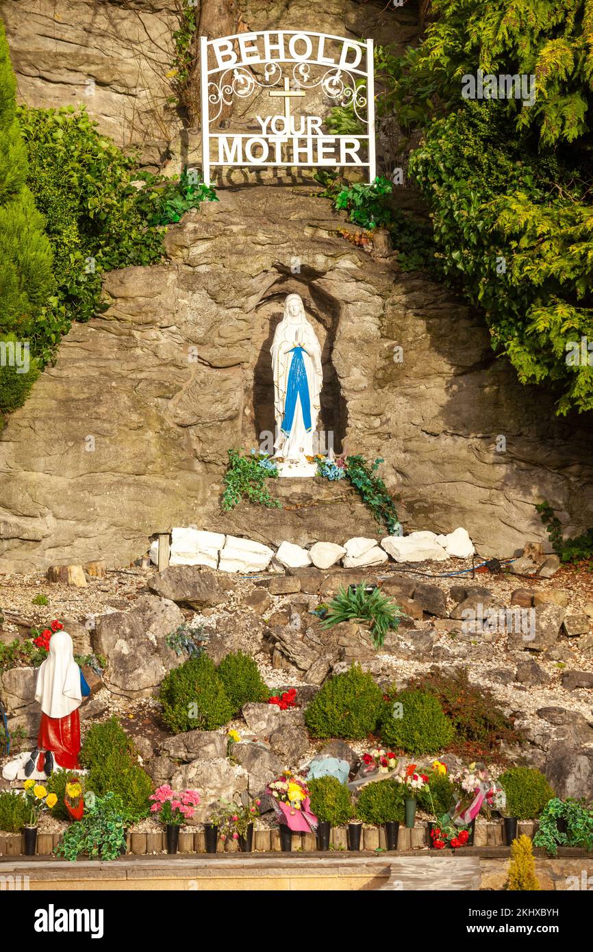La grotte du sanctuaire de Lourdes à Carfin, le sanctuaire national marial d'Écosse Banque D'Images