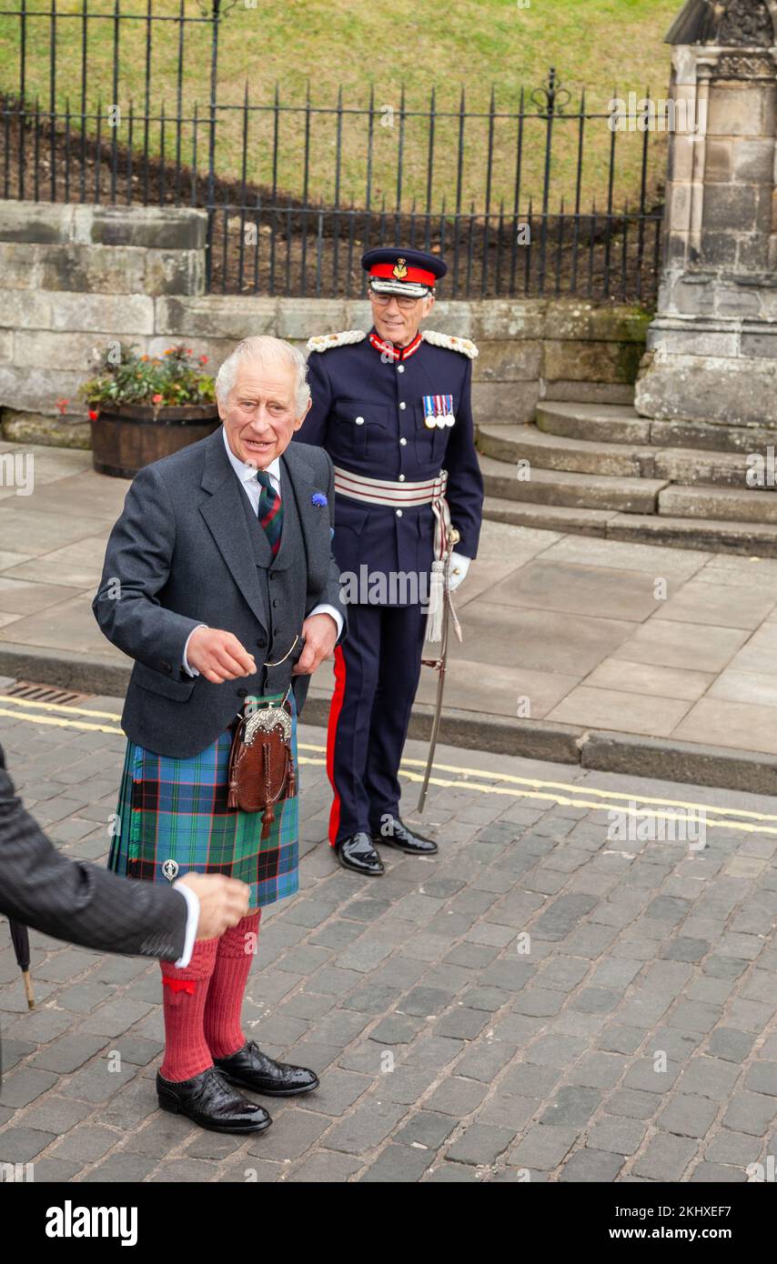 Le roi Charles III lors de sa visite royale à Dunfermline, Fife Banque D'Images