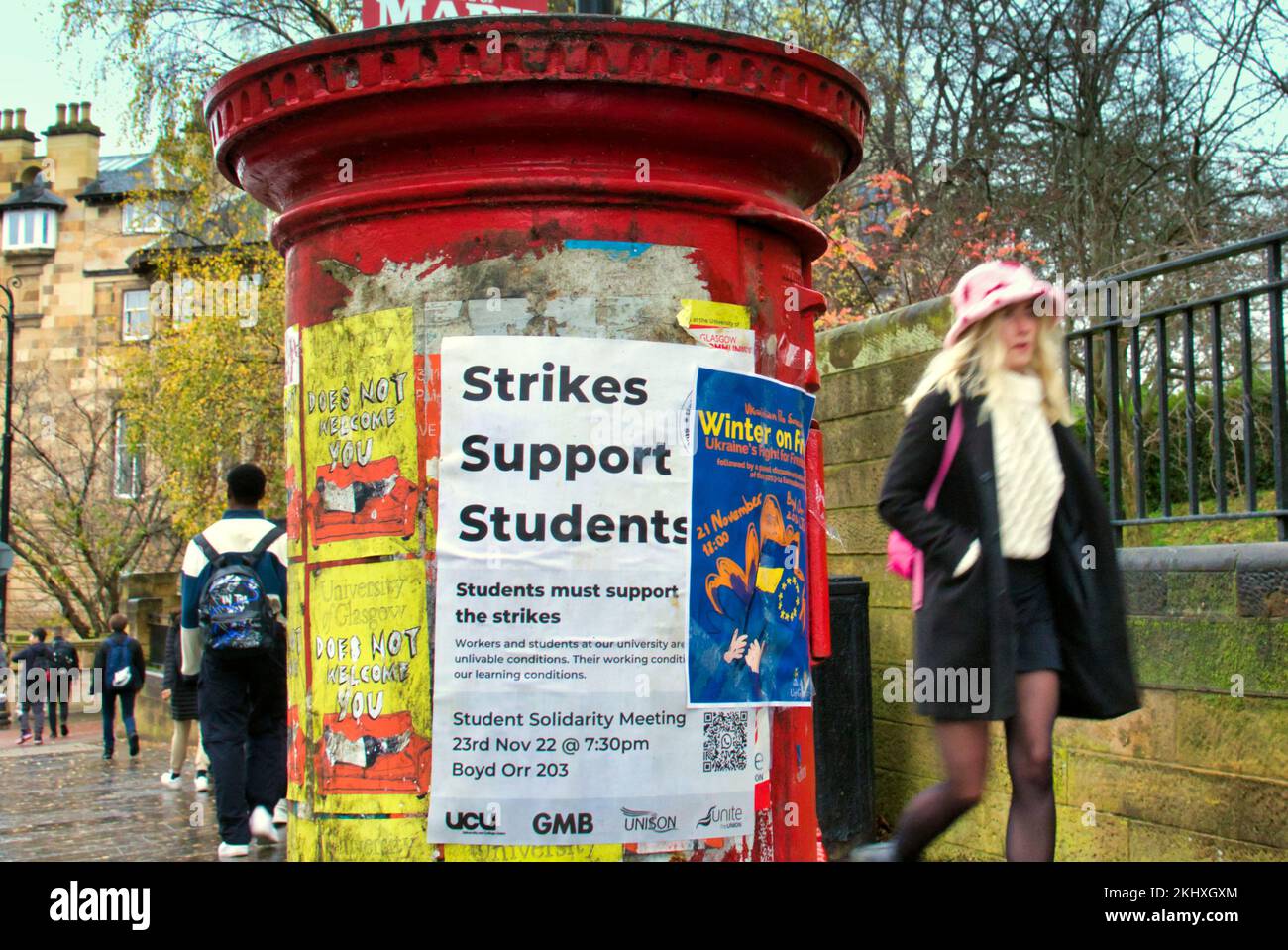 Glasgow, Écosse, Royaume-Uni 24th novembre 2022. Des grèves ont vu des professeurs d'université poster des dépliants pour convaincre les étudiants des conférences annulées sont pour leur bénéfice. Crédit Gerard Ferry/Alay Live News Banque D'Images