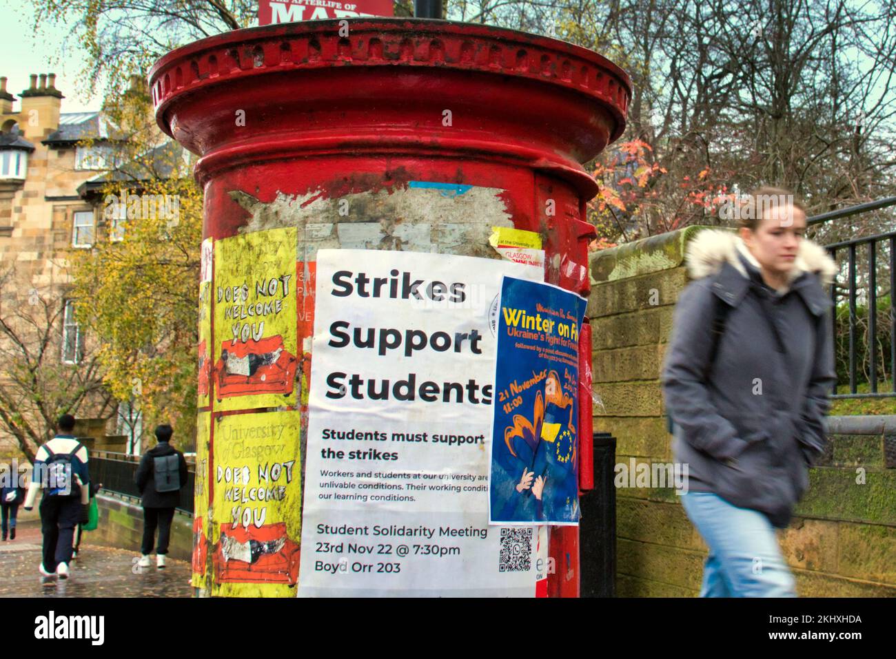 Glasgow, Écosse, Royaume-Uni 24th novembre 2022. Des grèves ont vu des professeurs d'université poster des dépliants pour convaincre les étudiants des conférences annulées sont pour leur bénéfice. Crédit Gerard Ferry/Alay Live News Banque D'Images