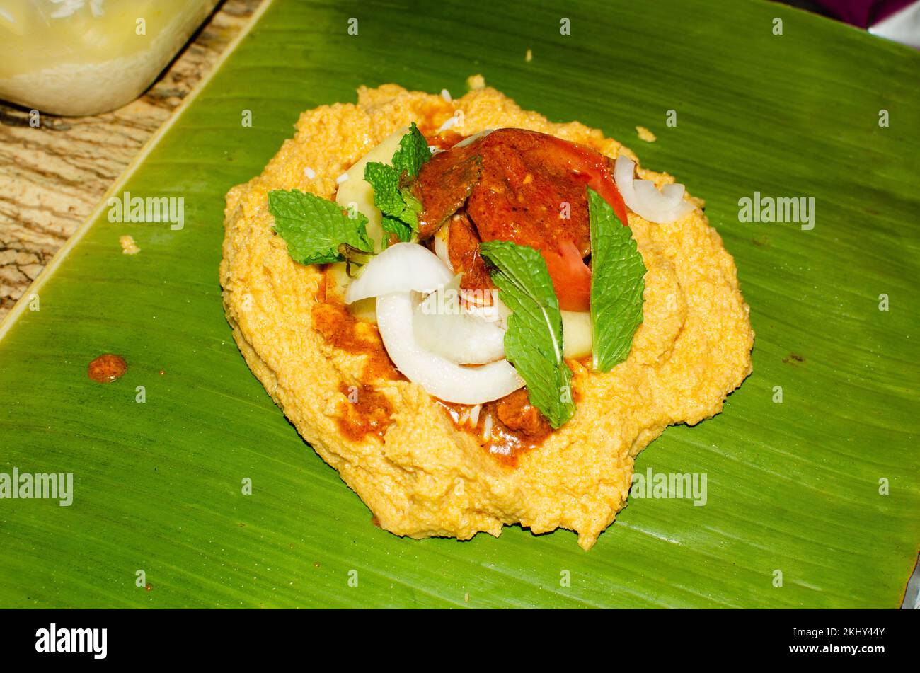 Nicaragua stail tamales avant le rapaing dans la feuille. Banque D'Images