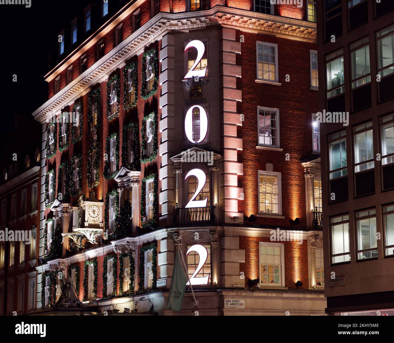 Fortnum et Mason Department Store Affichage de Noël montrant l'année 2022, Piccadilly Londres. Banque D'Images