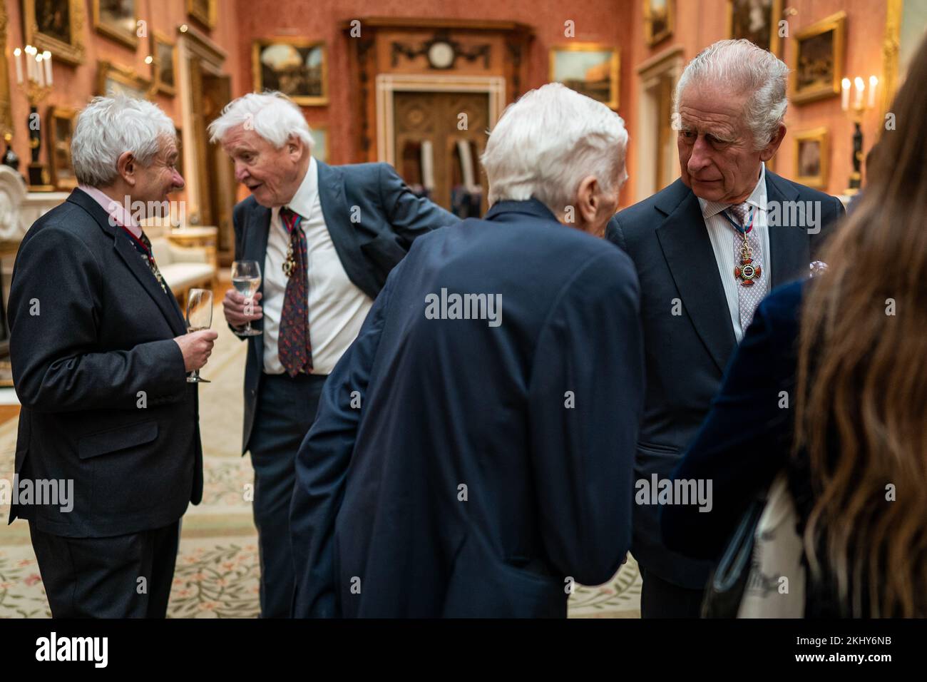 Le Roi Charles III lors d'un déjeuner pour les membres de l'ordre du mérite au Palais de Buckingham, à Londres. Date de la photo: Jeudi 24 novembre 2022. Banque D'Images