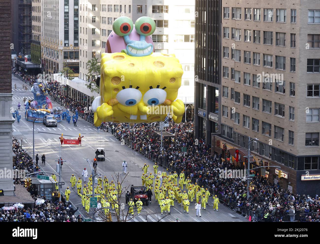 New York, États-Unis. 24th novembre 2022. Le SpongeBob Squarepaing et le ballon Gary descendent le long de la route du défilé de la fête de Thanksgiving de Macy en 96th à New York, jeudi, 24 novembre 2022. La parade a commencé en 1924, la liant pour la deuxième plus ancienne parade de Thanksgiving aux États-Unis avec la parade de Thanksgiving de l'Amérique à Detroit. Photo de John Angelillo/UPI crédit: UPI/Alay Live News Banque D'Images