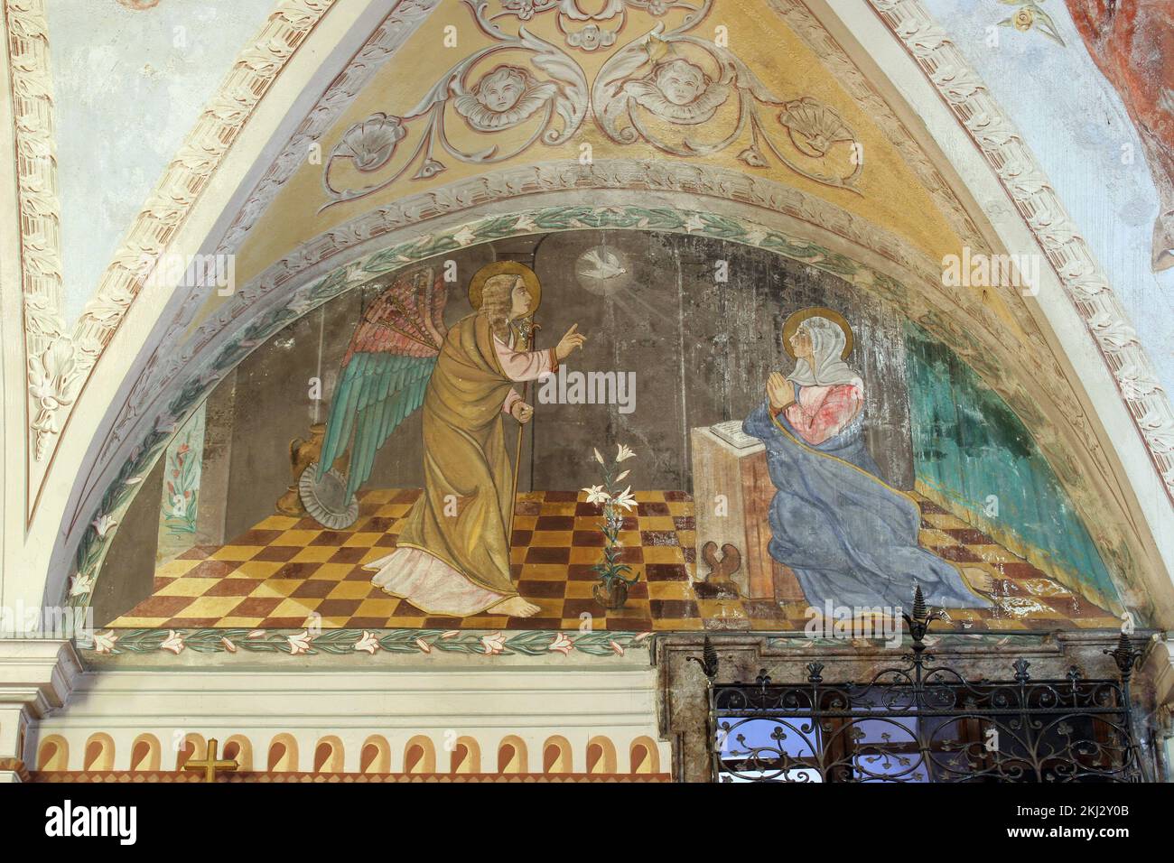 Annonciation de Marie, fresque dans l'église paroissiale de la Sainte Trinité à Karlovac, Croatie Banque D'Images