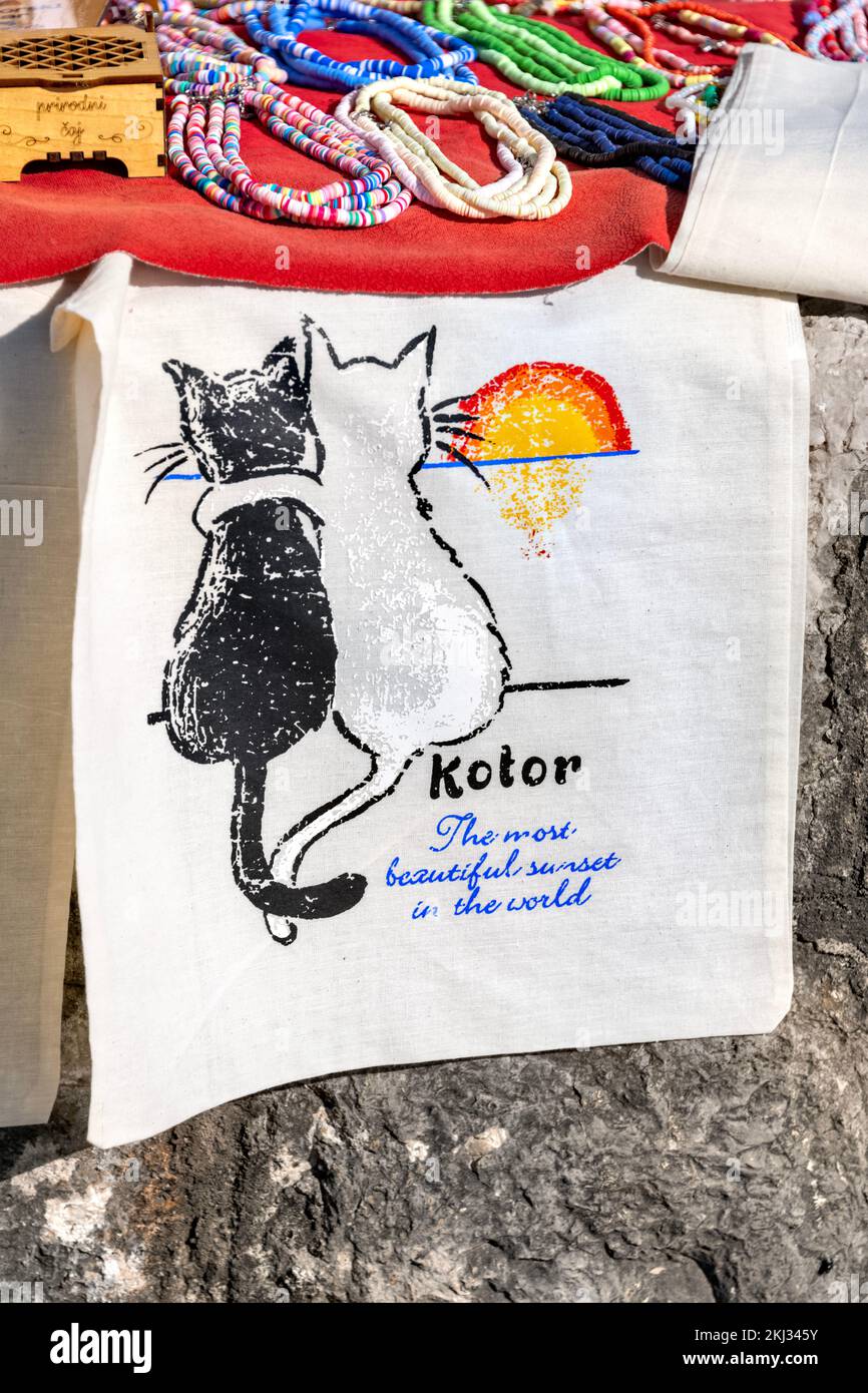 Kotor Montenegro, souvenirs touristiques liés à Cat à vendre dans la vieille ville de Kotor Montenegro Banque D'Images