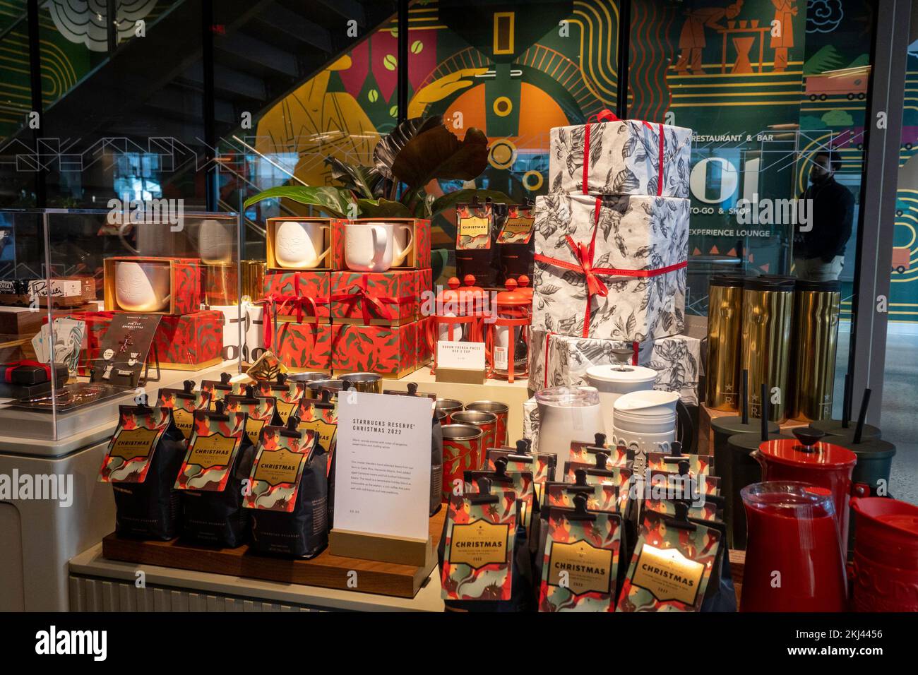 Starbucks Reserve est un café/restaurant/boutique de cadeaux de trois étages qui opère dans l'Empire State Building, 2022, New York City, États-Unis Banque D'Images