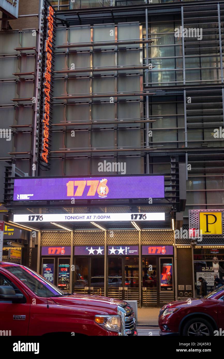 American Airlines Theatre '1776' Marquee sur W. 42nd Street à New York City, USA 2022 Banque D'Images
