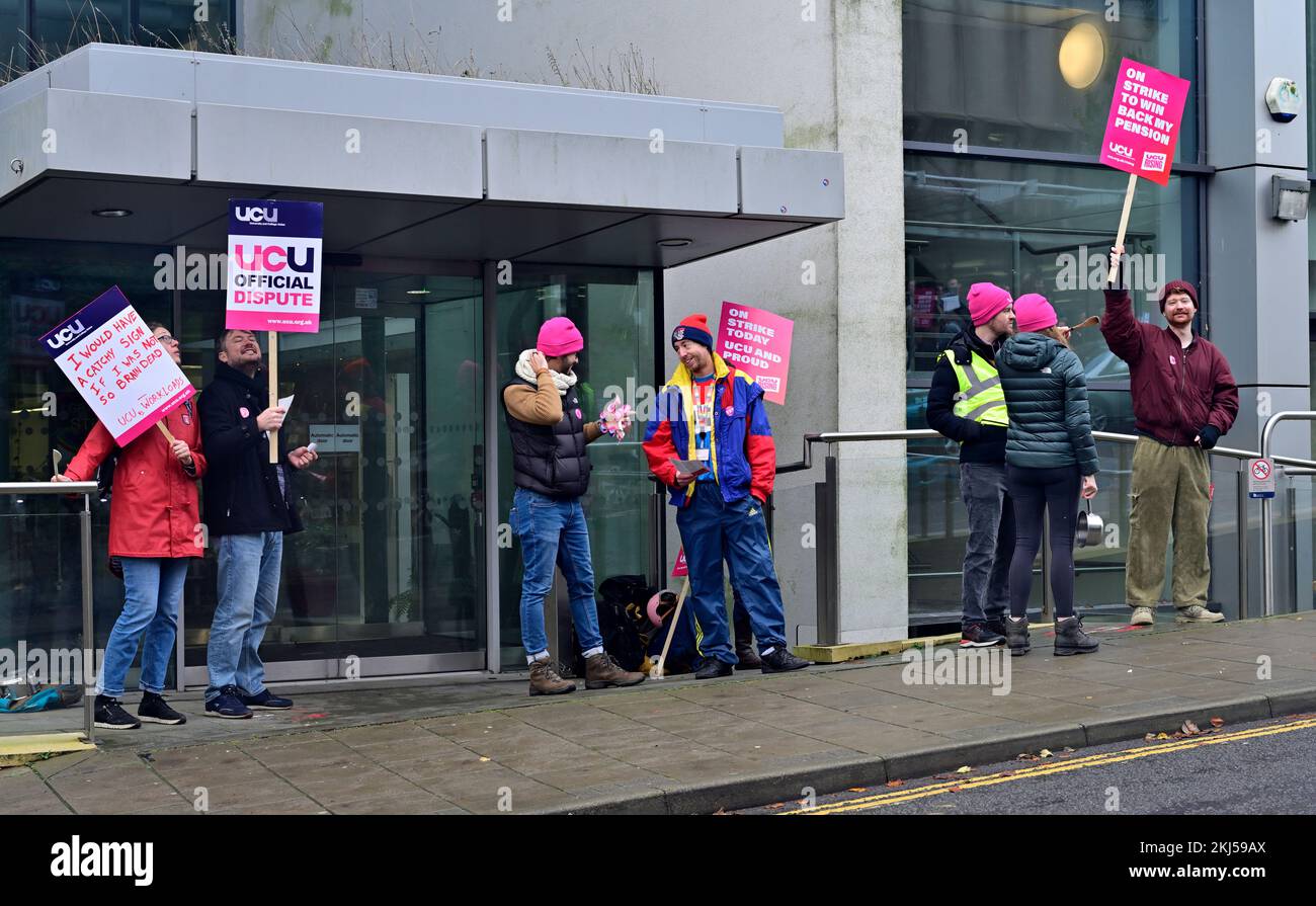 Grève officielle d'Unison devant les bâtiments de l'Université de Bristol, Royaume-Uni Banque D'Images