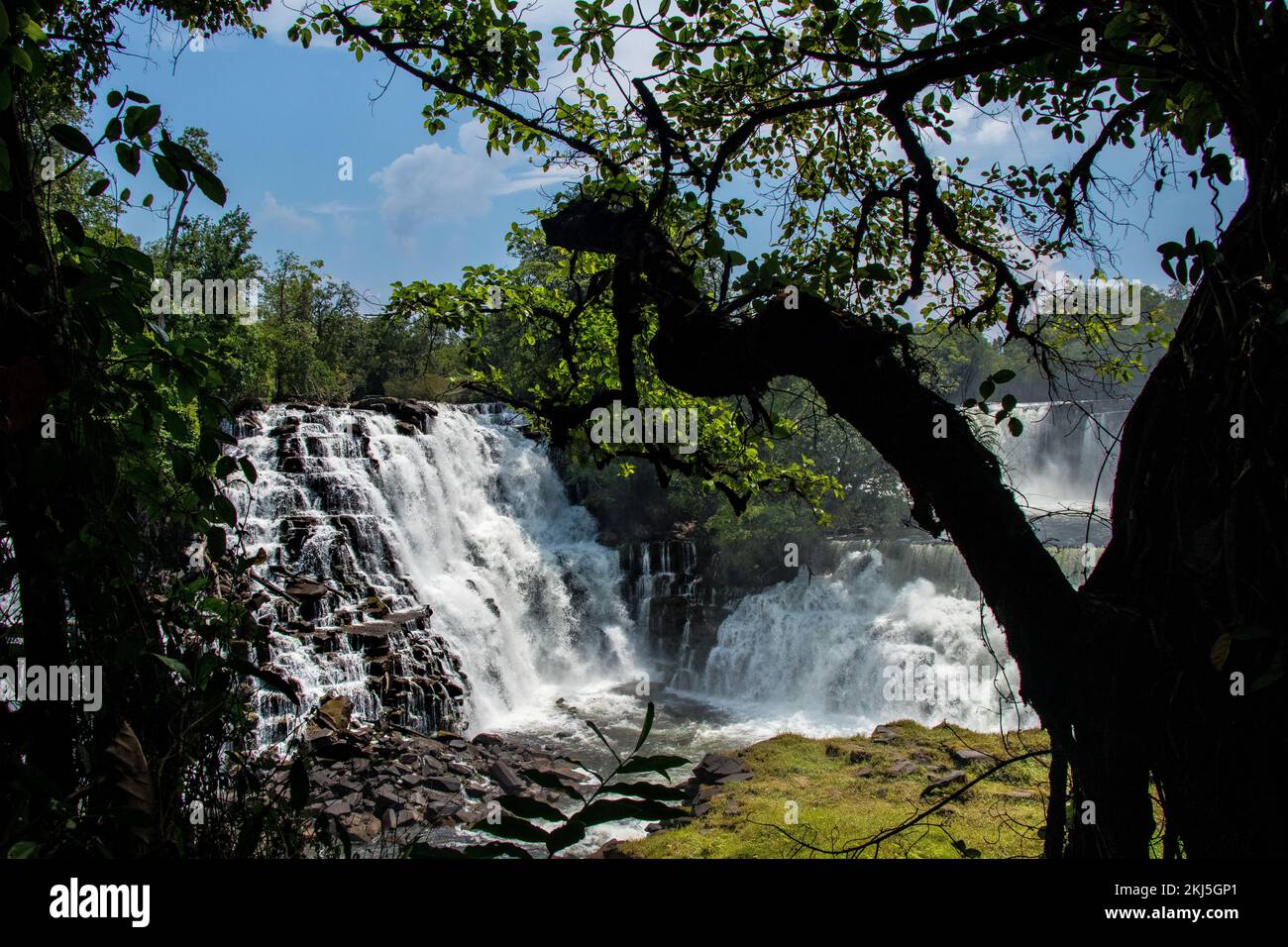 L'eau de Kabwelume tombe dans la province du nord de la zambie Banque D'Images