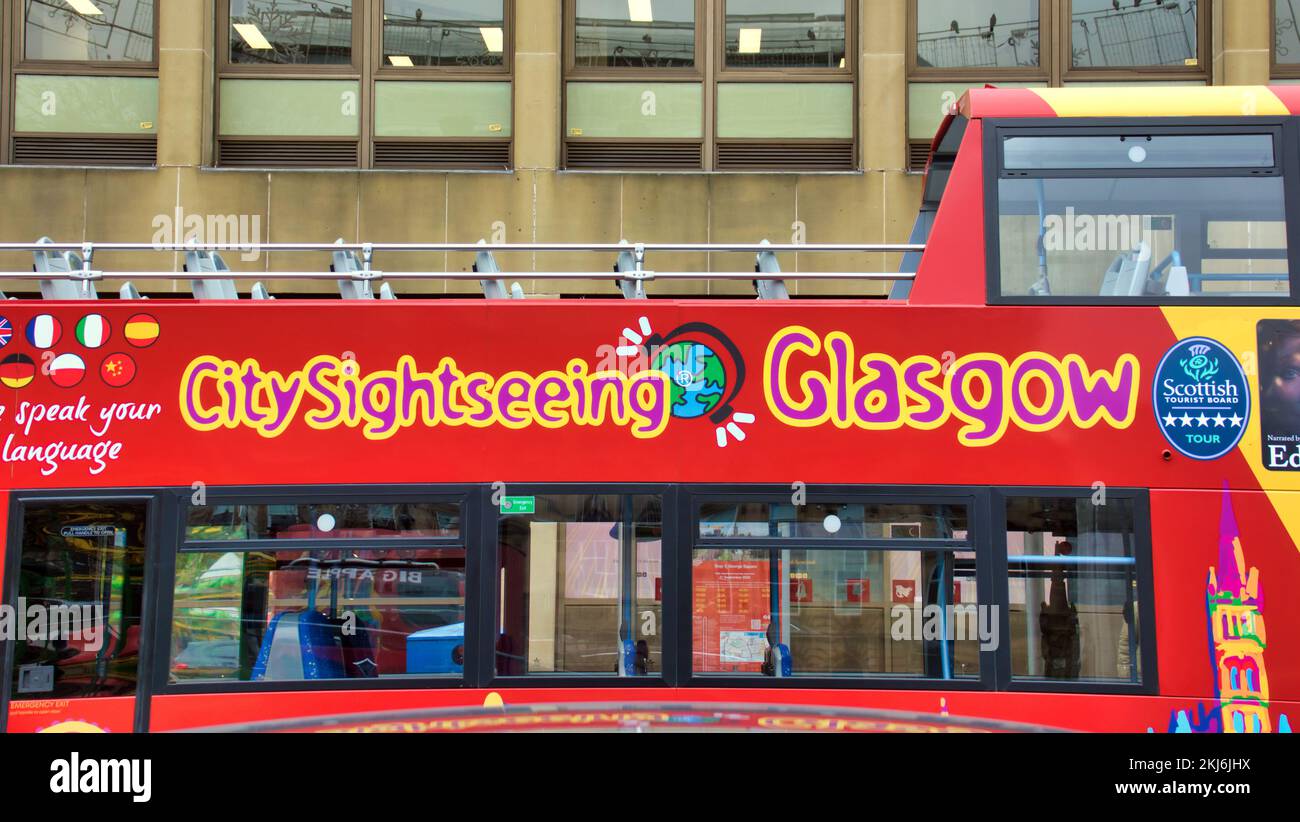 Panneau de bus touristique de Glasgow à proximité Banque D'Images