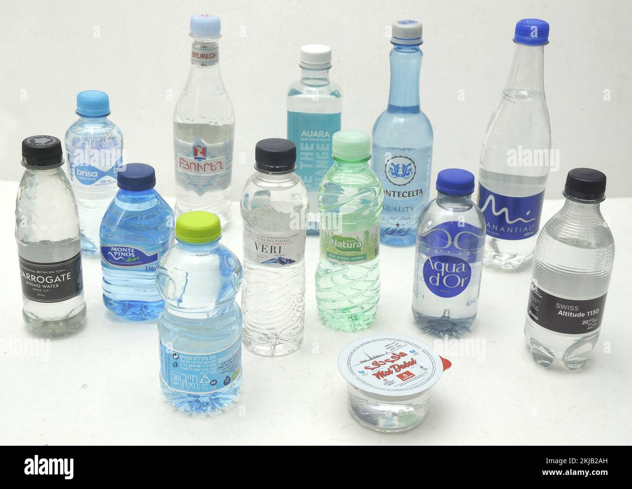 eau, eau minérale, eau en bouteille, types d'eau, sources, récipients, plastique, écologique, recyclable, soif, le prix de l'eau, de l'eau distillée, donc Banque D'Images