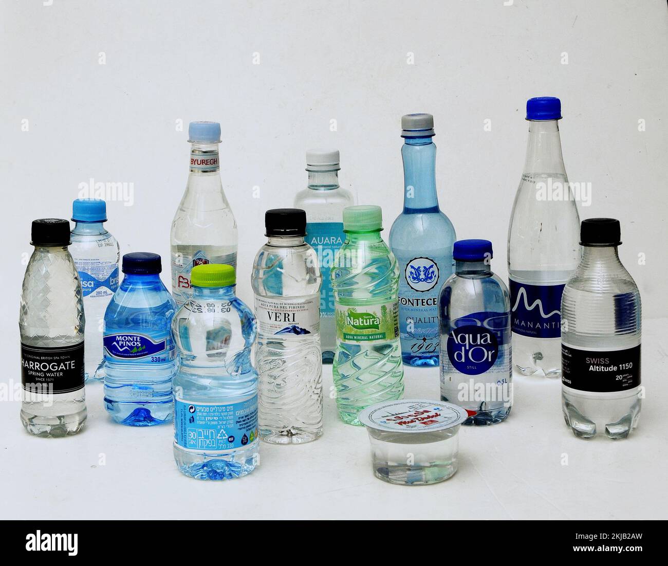 eau, eau minérale, eau en bouteille, types d'eau, sources, récipients, plastique, écologique, recyclable, soif, le prix de l'eau, de l'eau distillée, donc Banque D'Images
