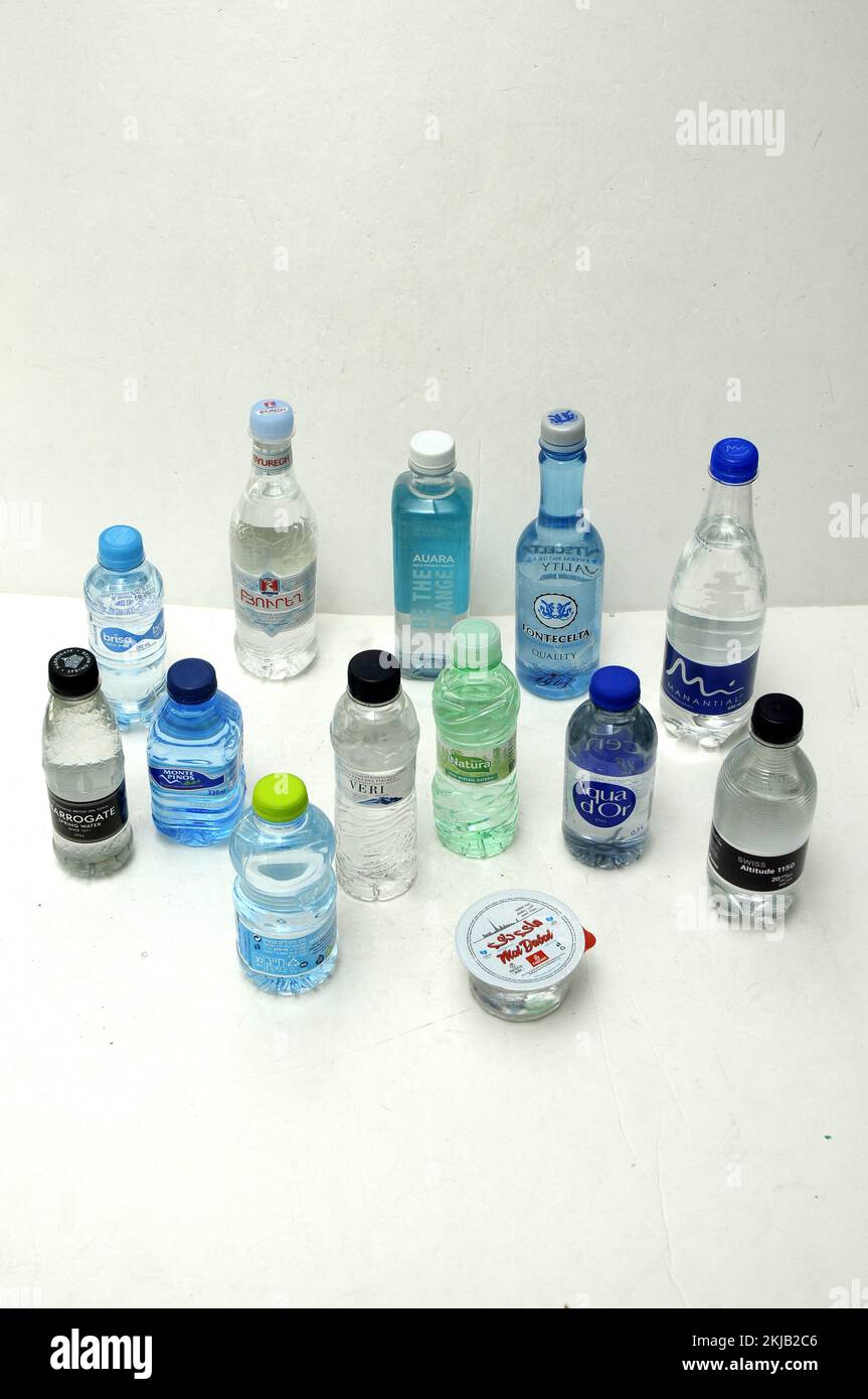 eau, eau minérale, eau en bouteille, types d'eau, sources, récipients, plastique, écologique, recyclable, soif, le prix de l'eau, de l'eau distillée, donc Banque D'Images