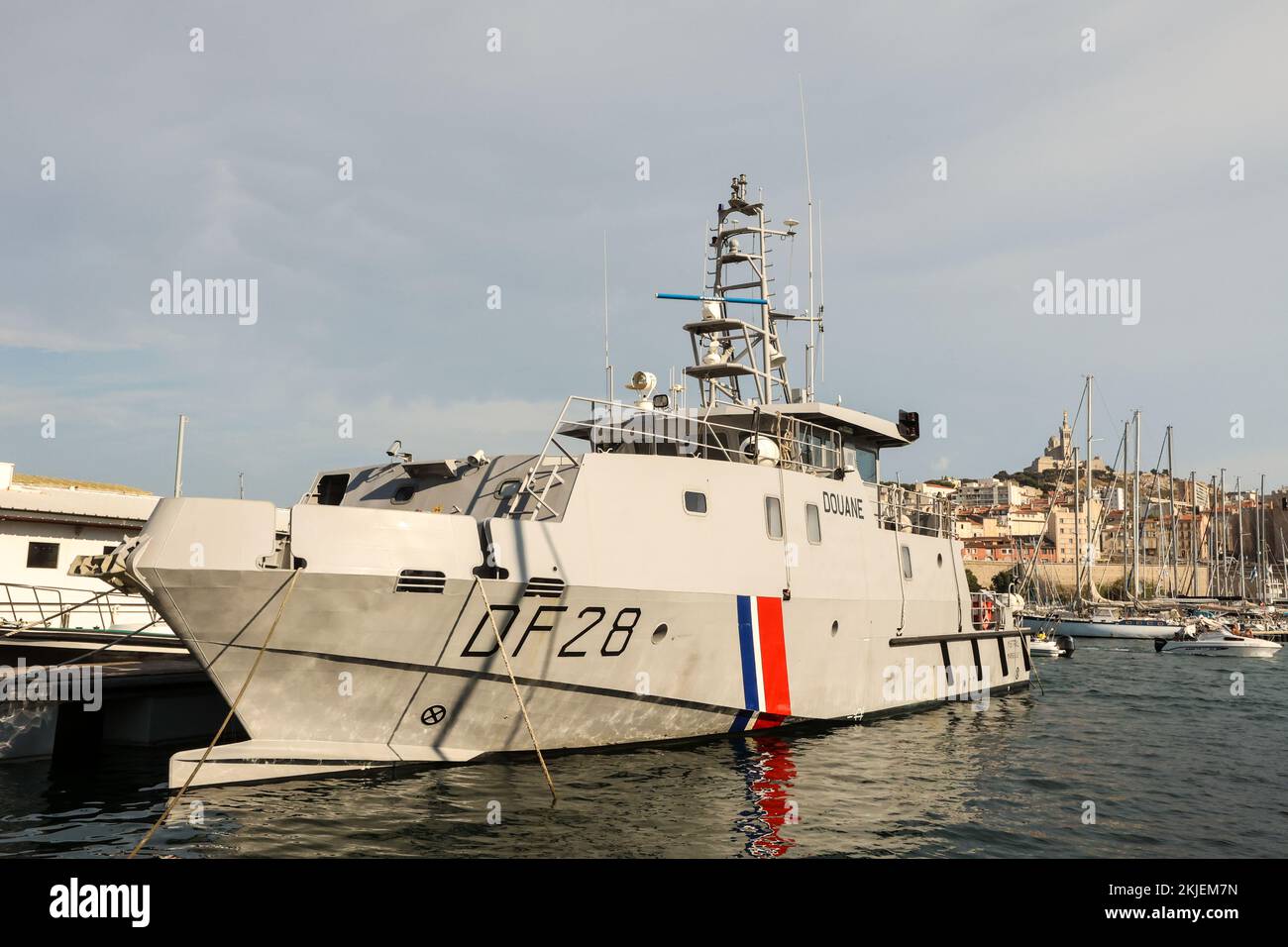 Douane,bateau,amarré,amarré,au,Vieux Port,Vieux Port,Vieux Port de Marseille,Marseille,Marseille,commune, Bouches-du-Rhône, la deuxième plus grande ville de France,Marseille, est la préfecture de la France, département de, Bouches-du-Rhône, et, capitale, De la région Provence-Alpes-Côte d'Azur. Sud de la France,France,Français,deuxième plus grande ville de France,août,été,Europe,Europe, Banque D'Images