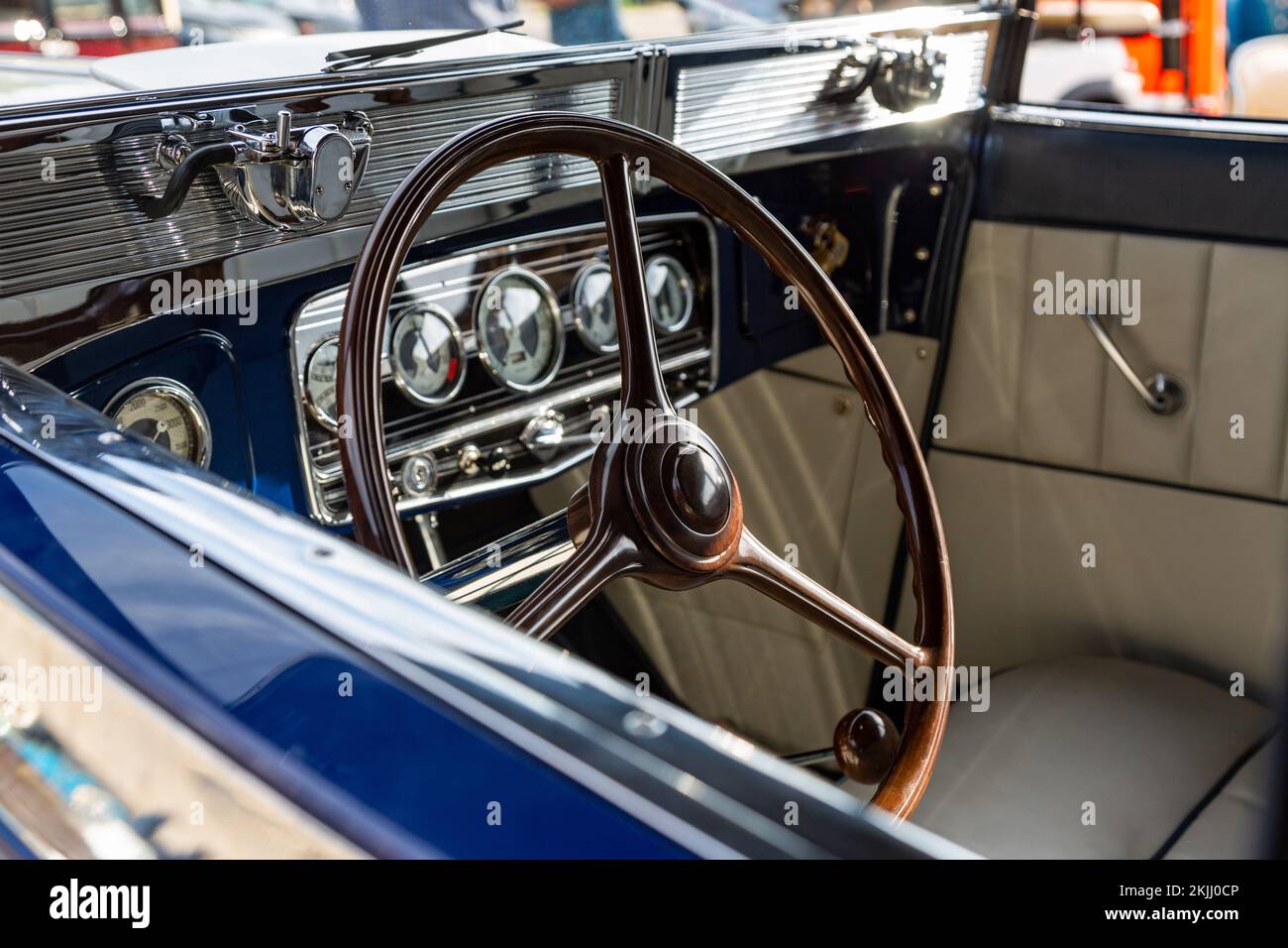 L'intérieur d'une berline Auburn Phaeton bleu et argent antique. Banque D'Images
