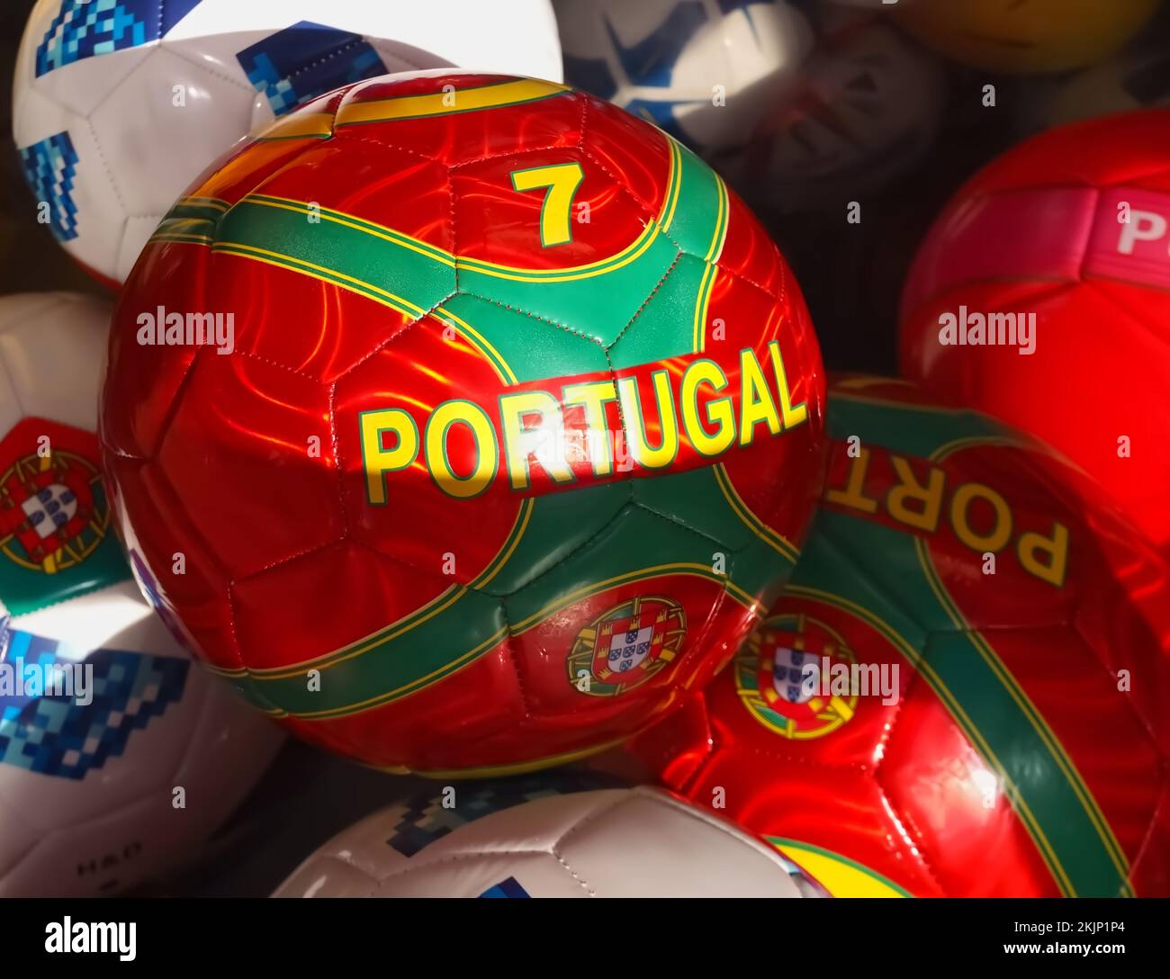 Ballon de football portugais aux couleurs nationales Banque D'Images