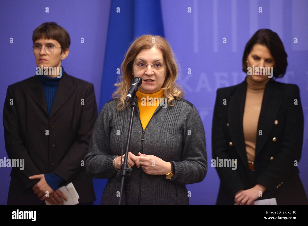 KIEV, UKRAINE - le 23 NOVEMBRE 2022 - la secrétaire d'État aux Affaires européennes du ministère roumain des Affaires étrangères, Daniela Grigore Gitman, prend la parole lors d'un exposé Banque D'Images