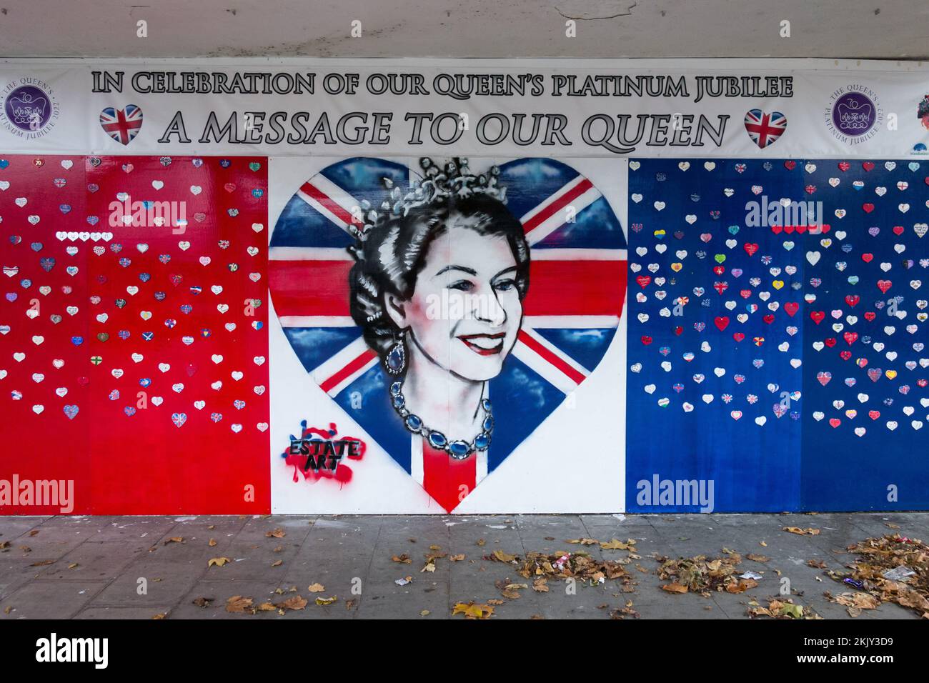 Un message à notre Reine - en célébration de l'art de rue de notre Dame Platinum Jubilee à Roehampton, Londres, SW15, Angleterre, Royaume-Uni Banque D'Images