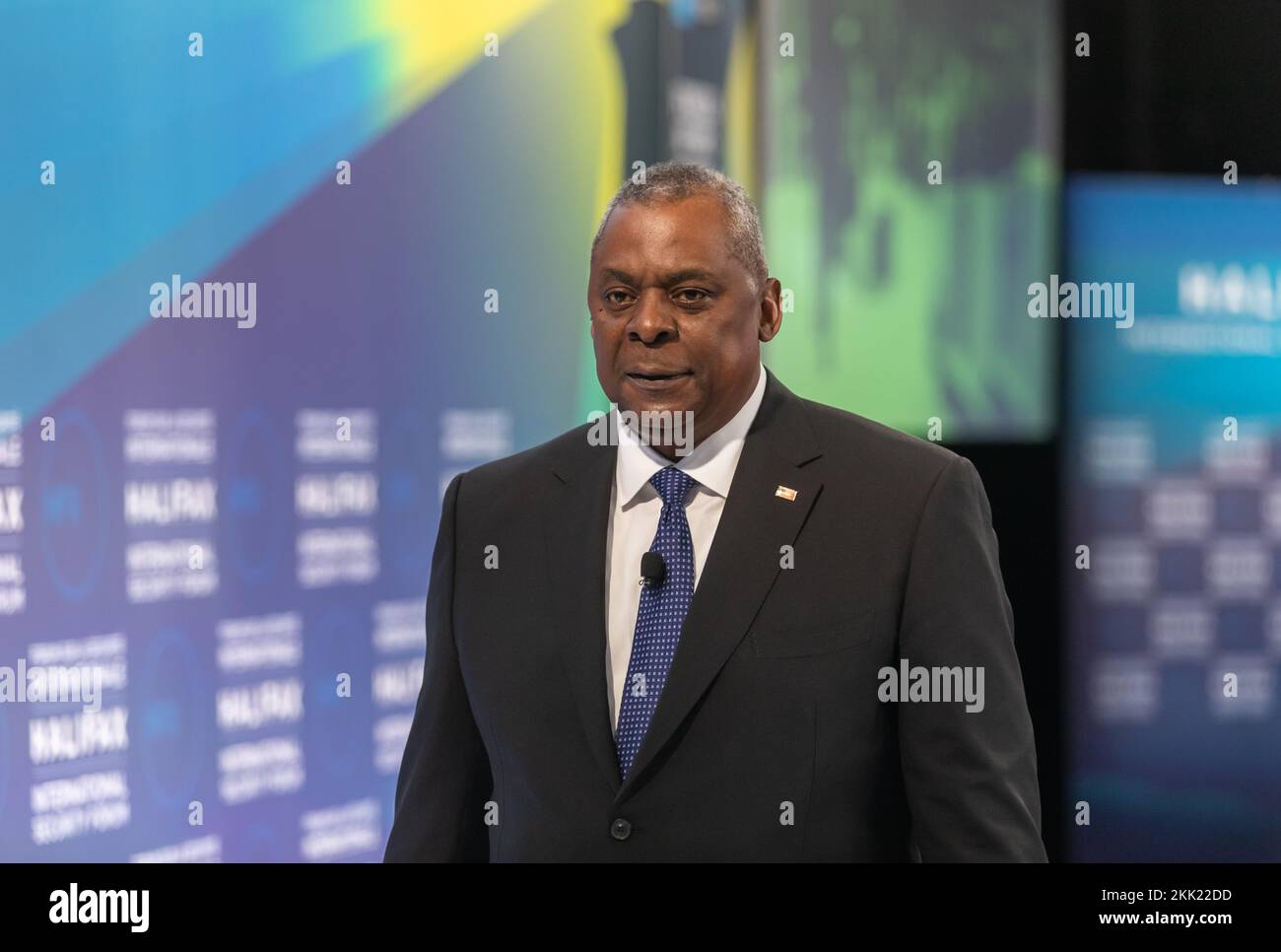 Halifax, Canada. 19th novembre 2022. Le secrétaire à la Défense, Lloyd J. Austin III, prend la parole au Halifax International Security Forum, en Nouvelle-Écosse. ÉTATS-UNIS Le secrétaire à la Défense Lloyd Austin a mis en garde l'invasion de l'Ukraine par la Russie offre un aperçu d'un monde où les pays dotés de l'arme nucléaire pourraient menacer d'autres nations et a déclaré que Pékin, comme Moscou, cherche un monde où la puissance a raison. Austin a fait ce discours lors du Halifax International Security Forum annuel, qui attire des responsables de la défense et de la sécurité des démocraties occidentales. Crédit : SOPA Images Limited/Alamy Live News Banque D'Images