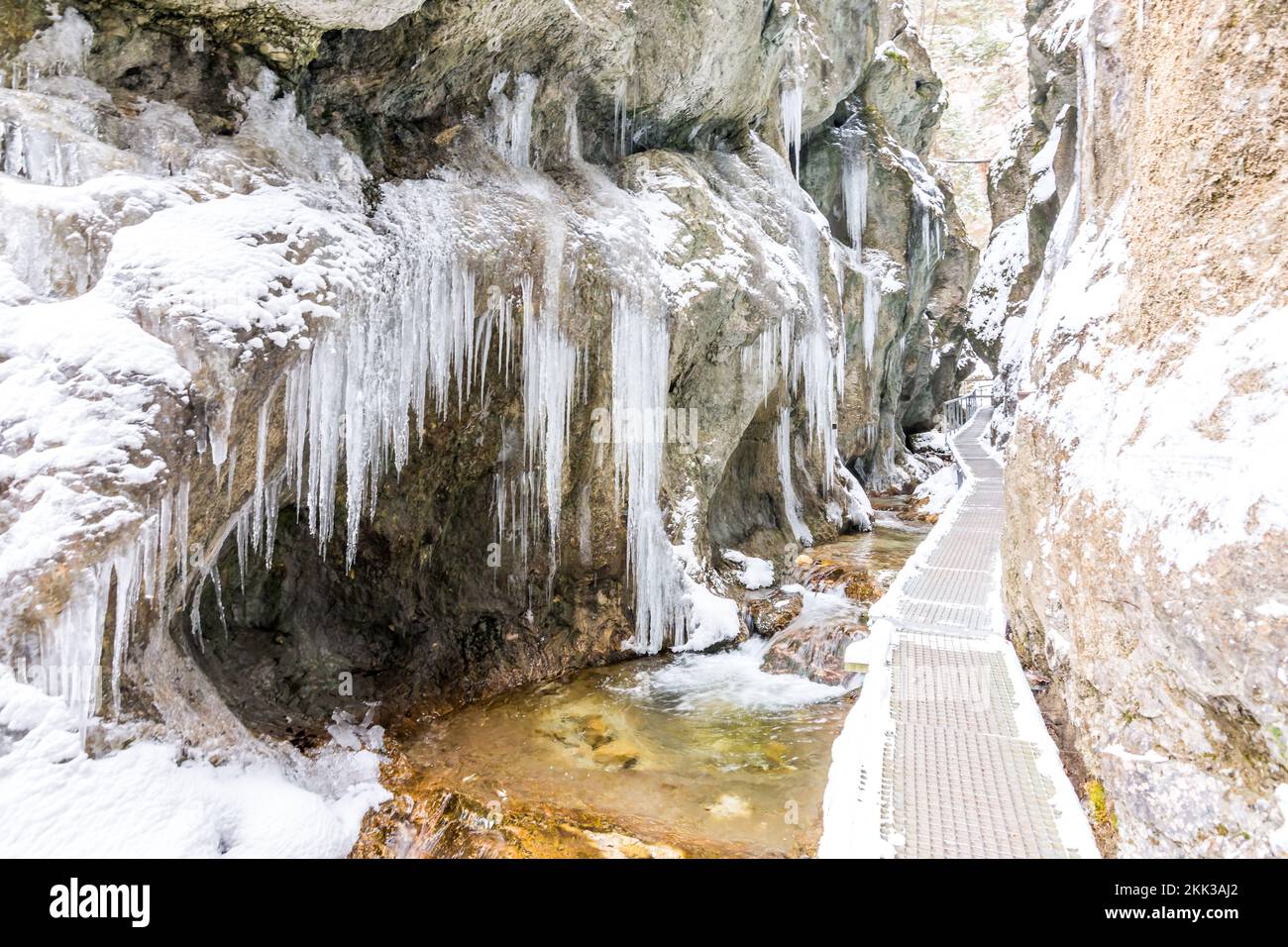 Parc national slovaque Mala Fatra, Janosikove diery, Terchova - parc extérieur en hiver, sentiers dans la neige, tourisme et randonnée. Banque D'Images