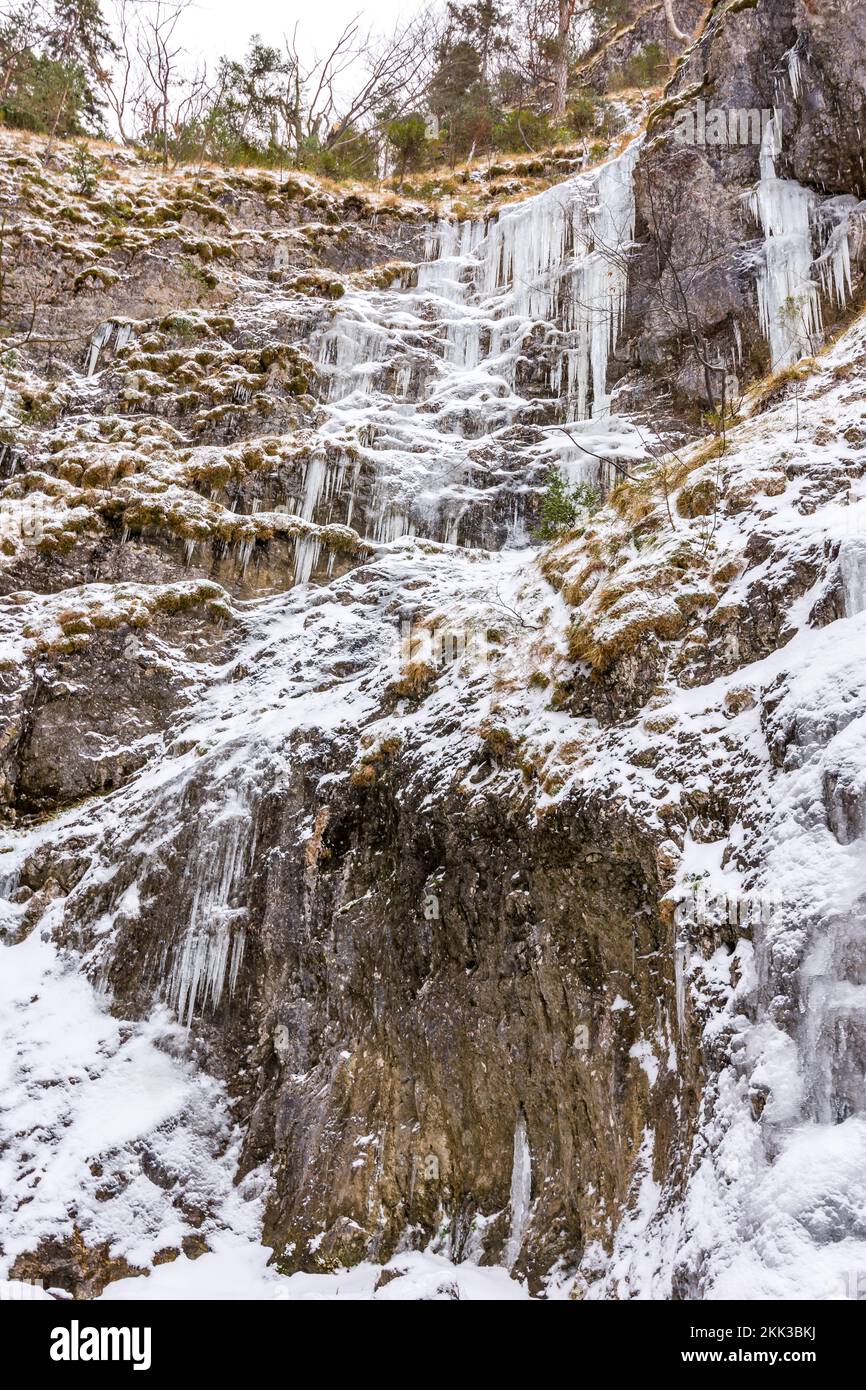Parc national slovaque Mala Fatra, Janosikove diery, Terchova - parc extérieur en hiver, sentiers dans la neige, tourisme et randonnée. Banque D'Images