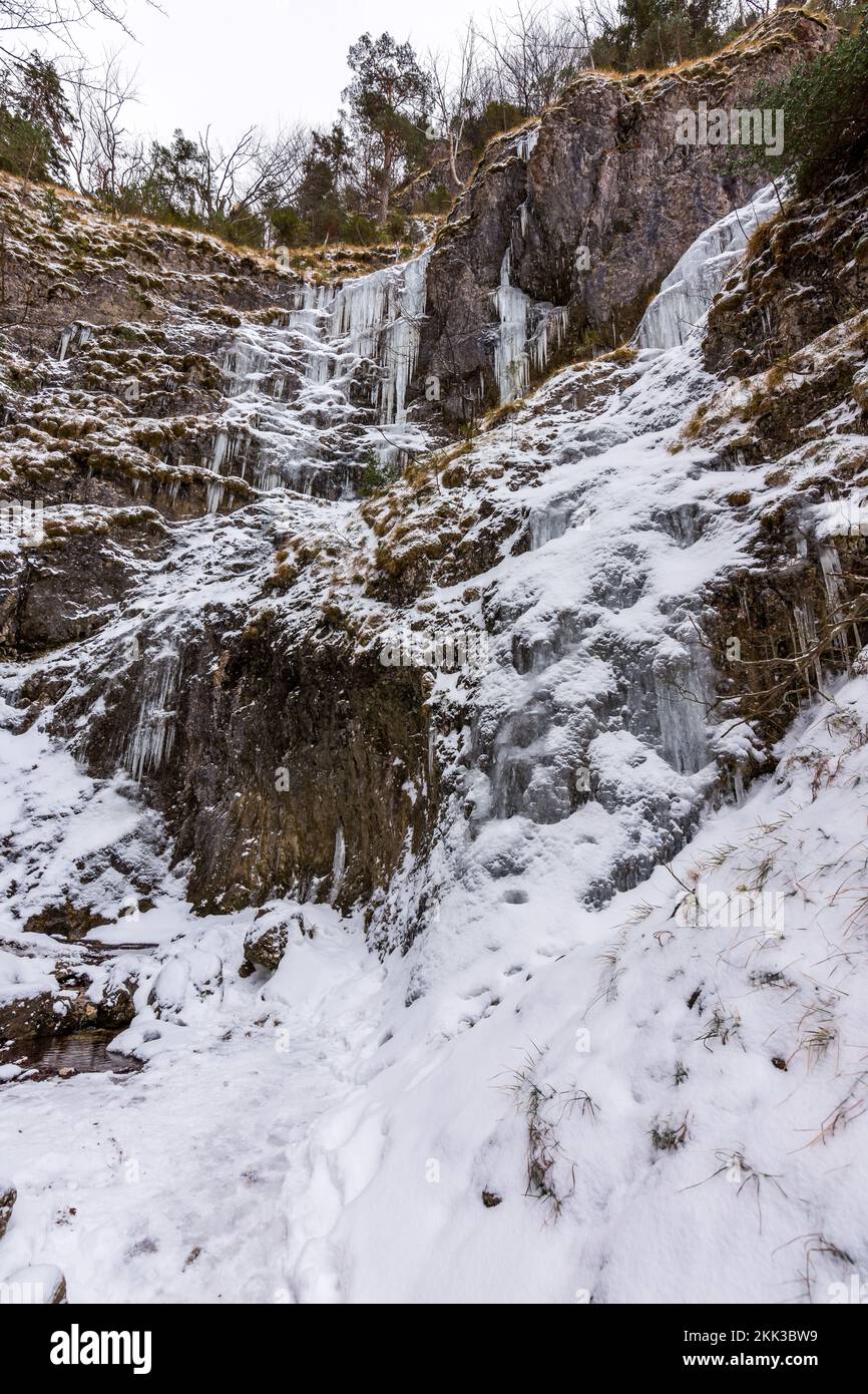 Parc national slovaque Mala Fatra, Janosikove diery, Terchova - parc extérieur en hiver, sentiers dans la neige, tourisme et randonnée. Banque D'Images