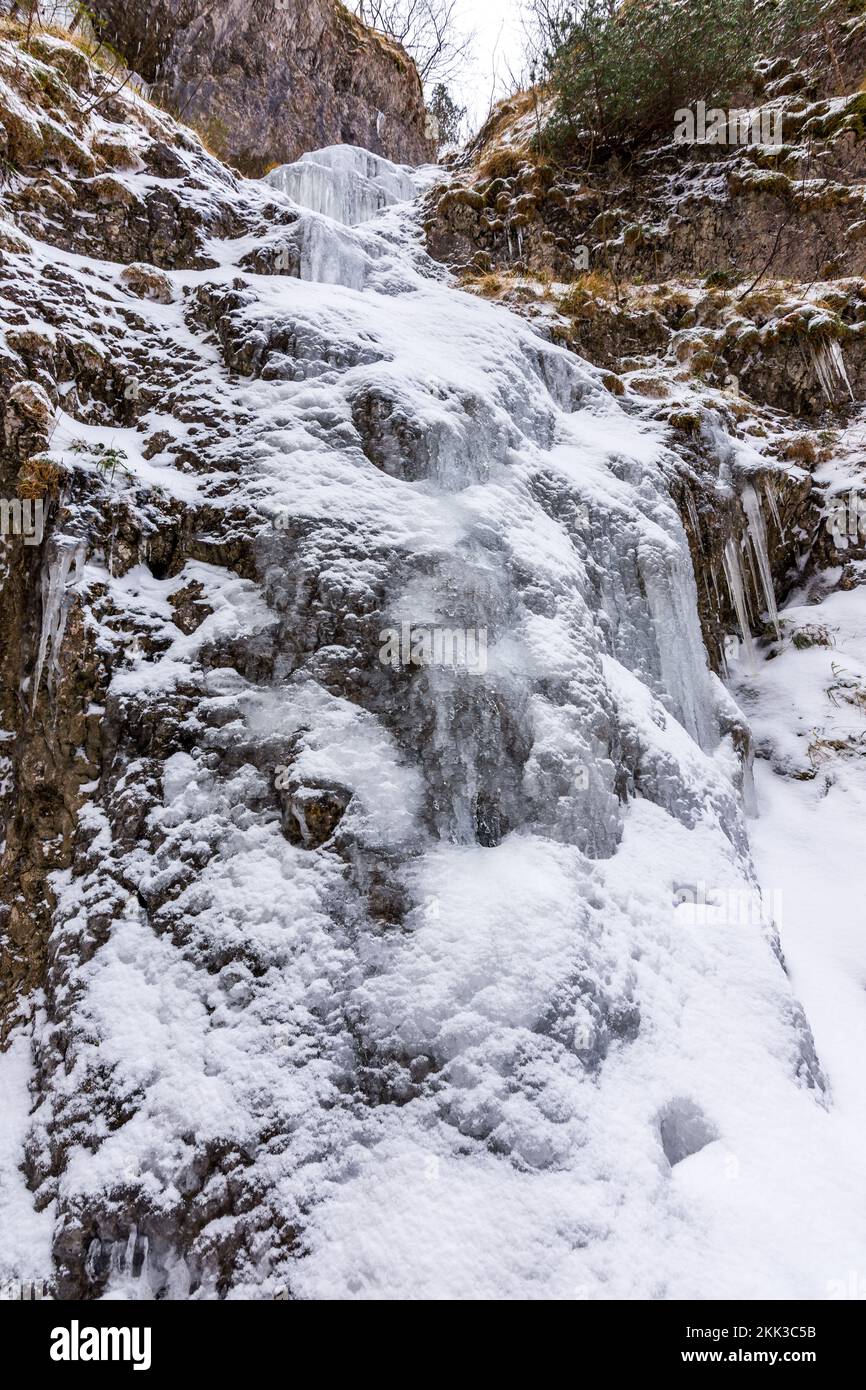 Parc national slovaque Mala Fatra, Janosikove diery, Terchova - parc extérieur en hiver, sentiers dans la neige, tourisme et randonnée. Banque D'Images