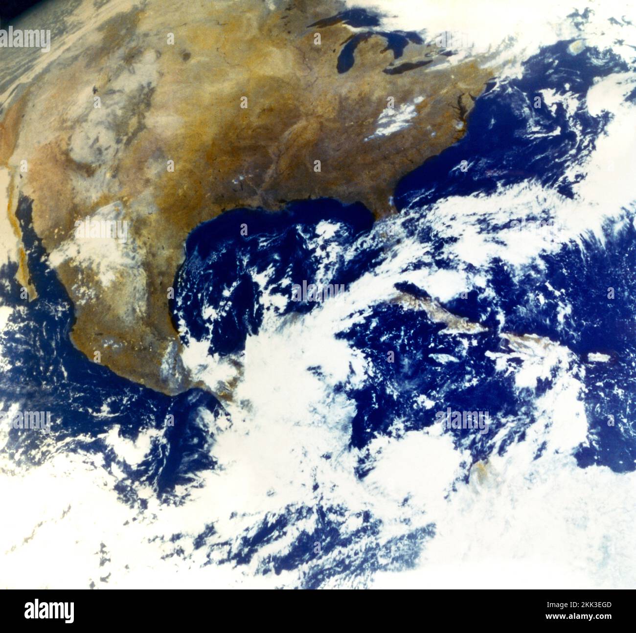 Continent nord-américain à partir du satellite météorologique S85-40417 Banque D'Images Continent nord-américain à partir du satellite météorologique S85-40417 Banque D'Images