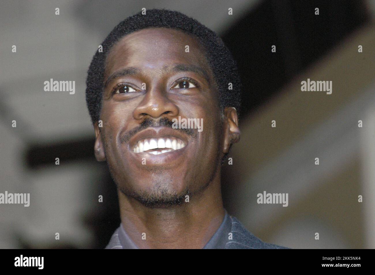 CHRISTIAN MALCOLM, ATHLÈTE, 2002 : L'athlète gallois Christian Malcolm aux Welsh Awards à Cardiff le 29 novembre 2002. Photo : Rob Watkins. INFO : Christian Malcolm est un sprinter gallois à la retraite connu pour ses réalisations dans le 200 mètres. Né en 1979, il a participé à plusieurs Jeux olympiques et championnats du monde, remportant des médailles et des distinctions. Après sa retraite, Malcolm est passé à l'entraînement, contribuant de manière significative à l'athlétisme britannique. Banque D'Images