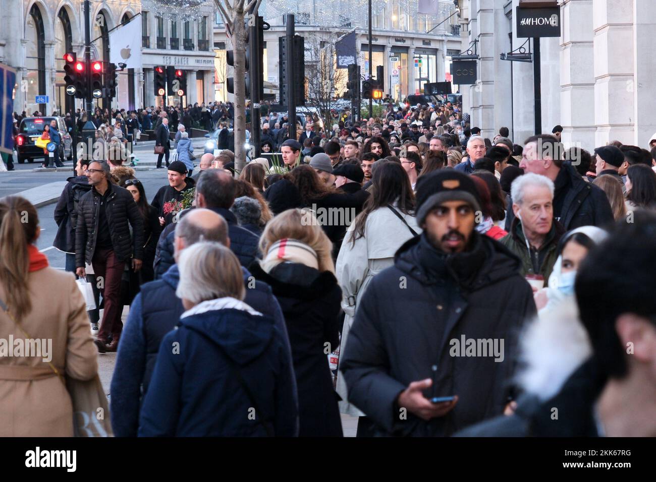 Regent Street, Londres, Royaume-Uni. 25th novembre 2022. Les ventes du Black Friday dans le West End de Londres. Crédit : Matthew Chattle/Alay Live News Banque D'Images