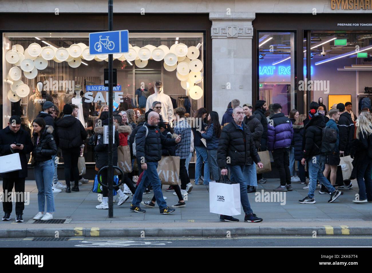 Regent Street, Londres, Royaume-Uni. 25th novembre 2022. Les ventes du Black Friday dans le West End de Londres. Crédit : Matthew Chattle/Alay Live News Banque D'Images
