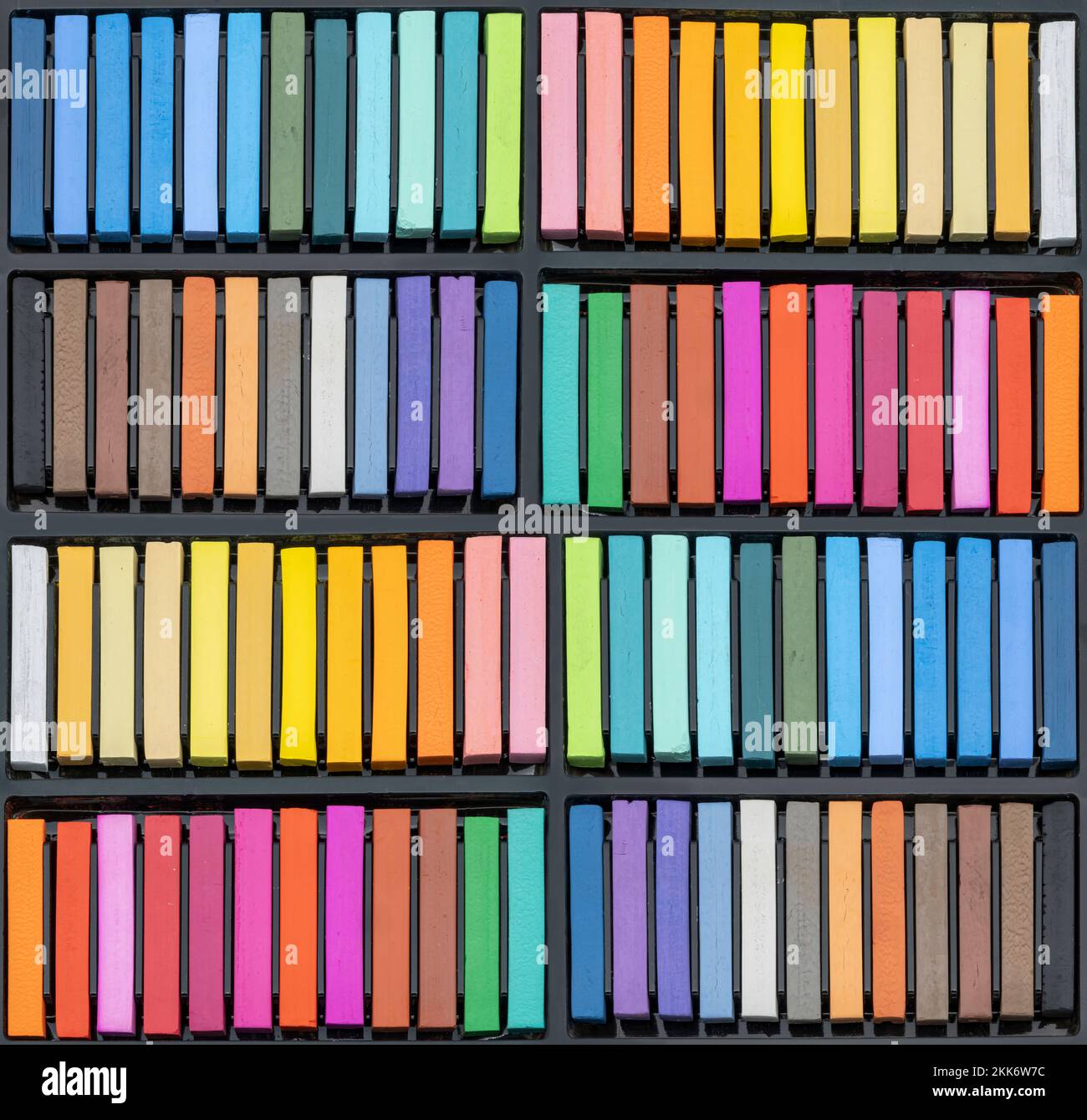 une-bo-te-de-craies-pastel-beaucoup-de-couleurs-diff-rentes-et
