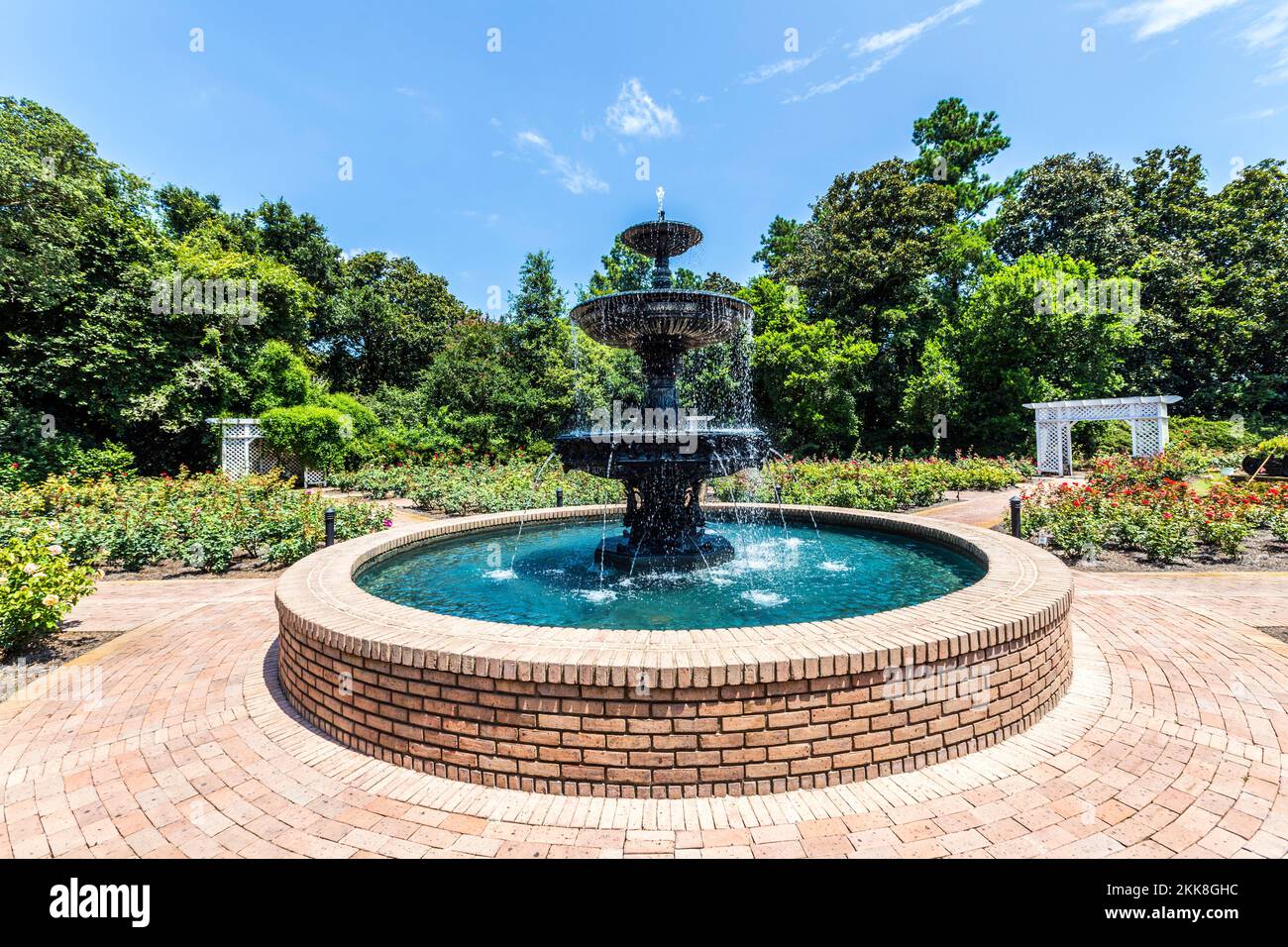 Theodore, Etats-Unis - 18 juillet 2013: fontaine dans le parc public des jardins de Bellingraths Banque D'Images