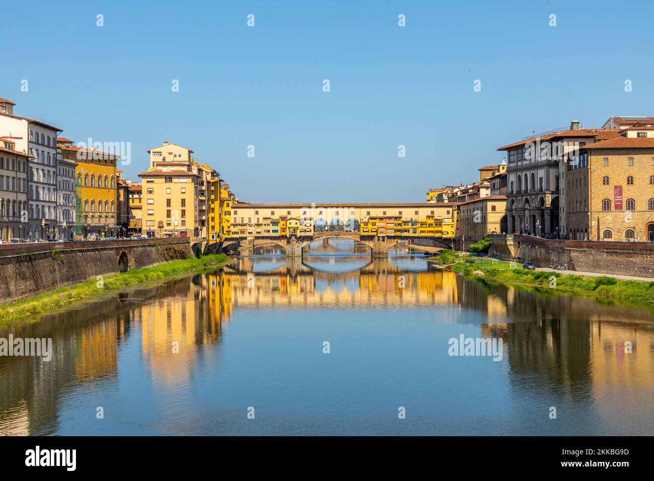 Florence, Italie - 13 août 2019 : célèbre Ponte Veccio historique à Florence, au bord de l'Arno Banque D'Images