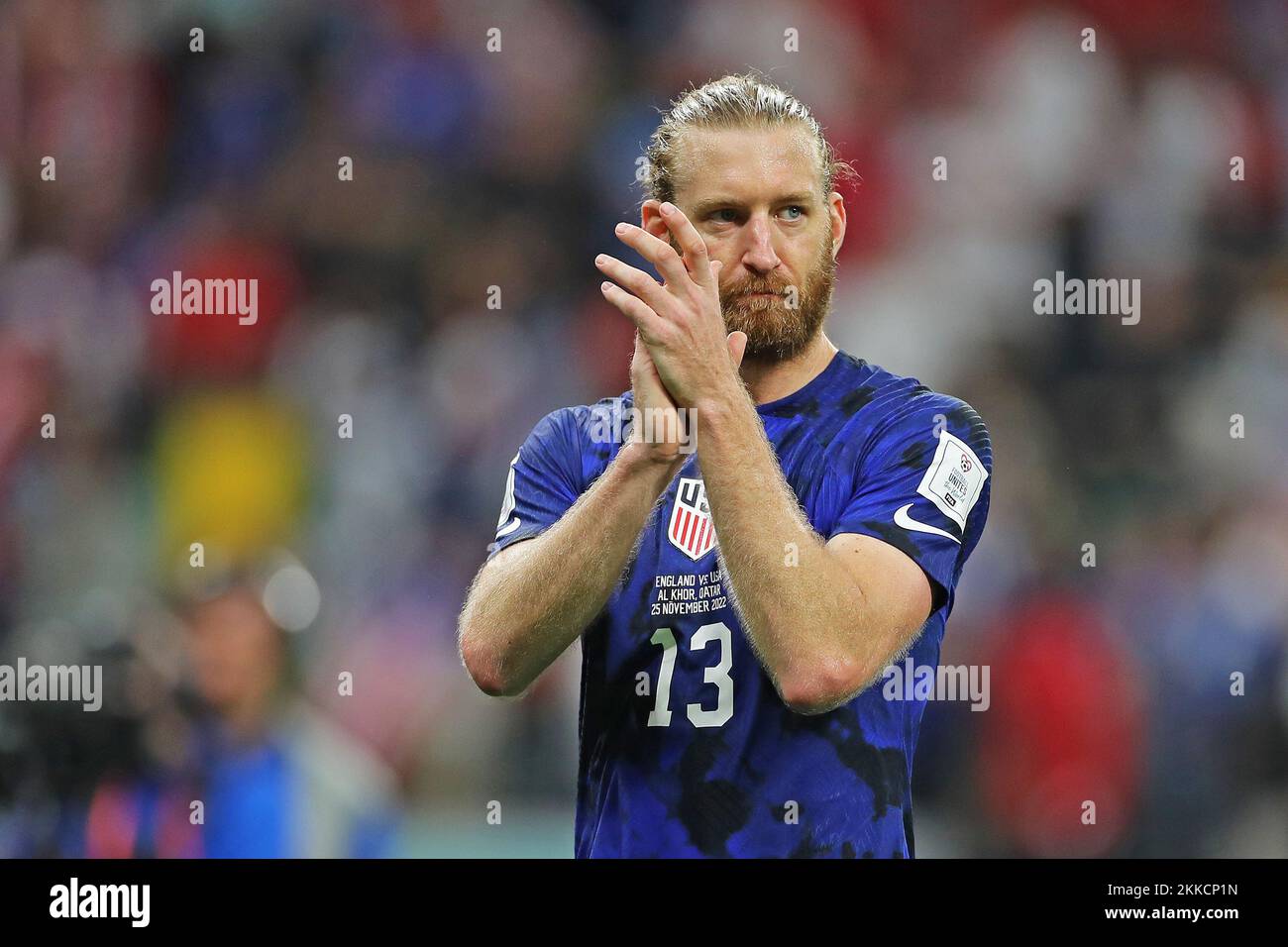 Doha, Qatar. 25th novembre 2022. Tim REAM, des États-Unis, applaudit les fans après le match entre l'Angleterre et les États-Unis, pour la ronde 2nd du groupe B de la coupe du monde de la FIFA Qatar 2022, Al Bayt Stadium ce vendredi 25. 30761 (Heuler Andrey/SPP) crédit: SPP Sport presse photo. /Alamy Live News Banque D'Images