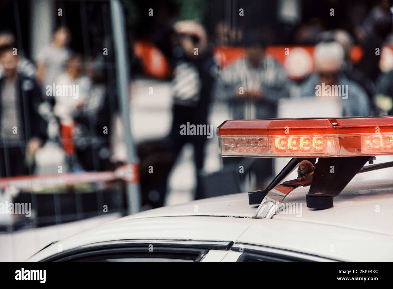 Gros plan de l'éclairage d'urgence du véhicule en ville Banque D'Images