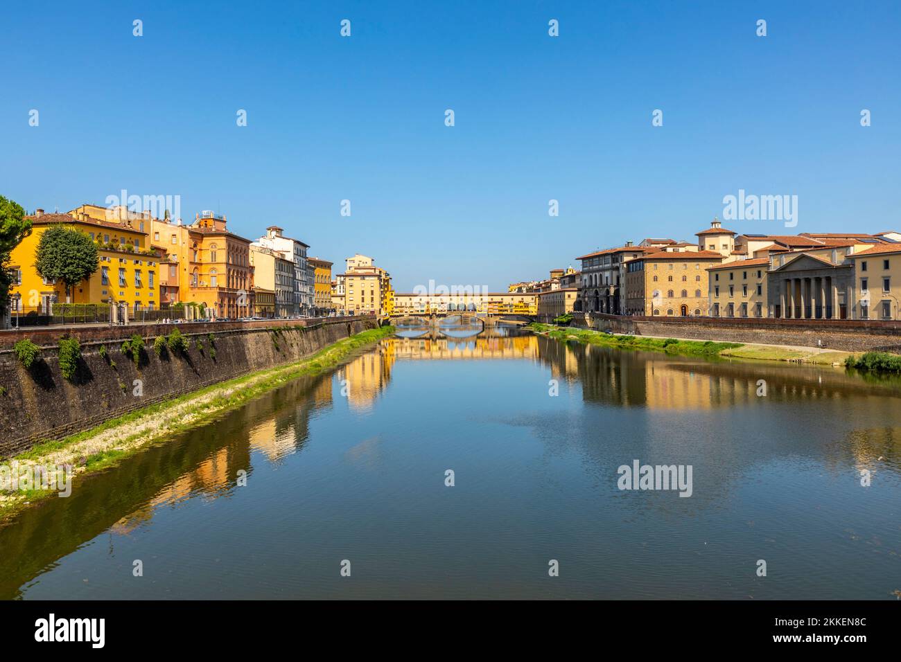 Florence, Italie - 13 août 2019: Célèbre Ponte Vecchio historique à Florence, au bord de l'Arno Banque D'Images