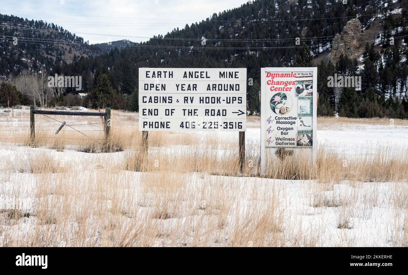 Boulder, Montana, ÉtatsUnis. 25th novembre 2022. Signalisation pour la mine de santé Earth