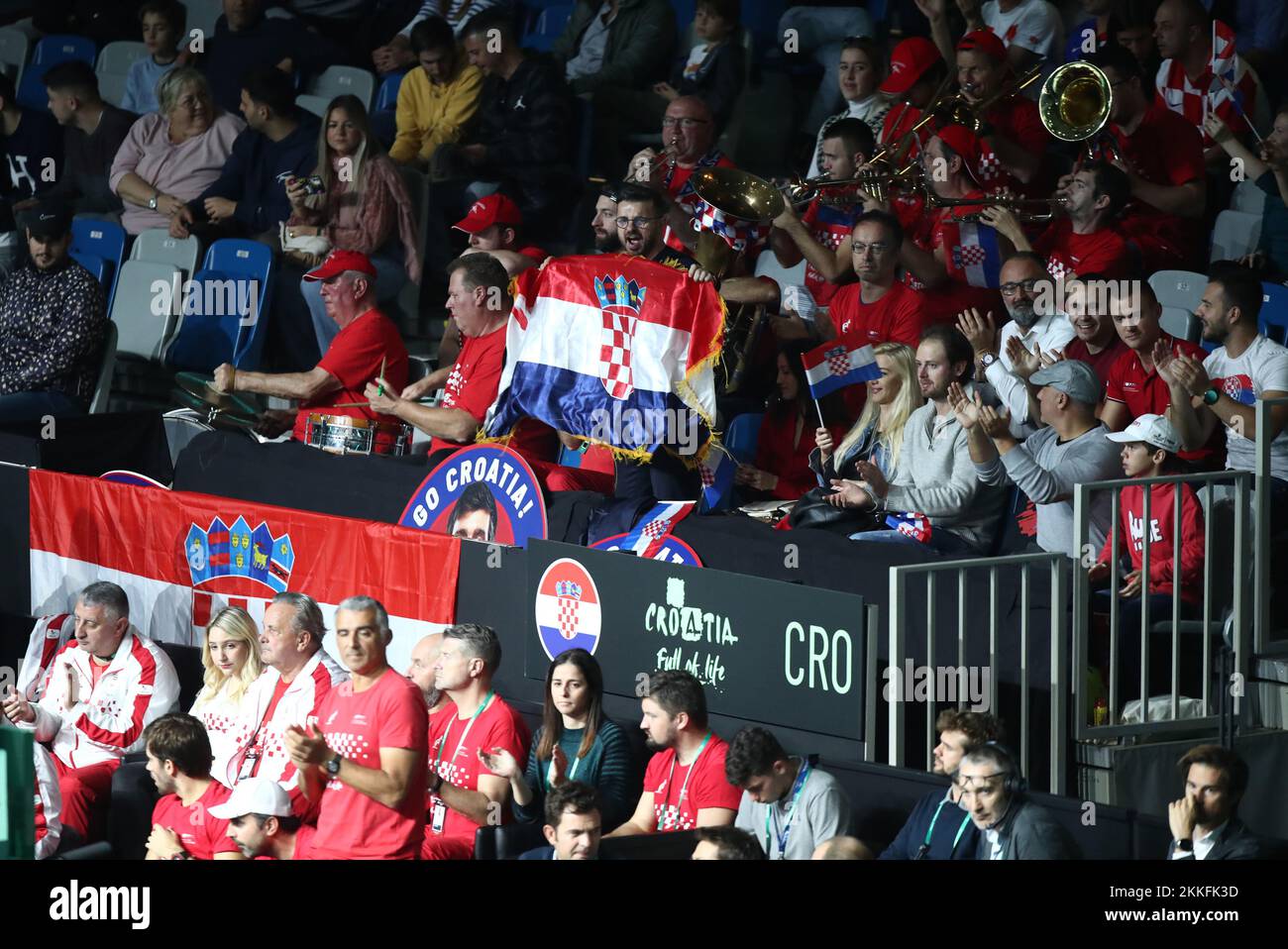 Fans de Croatie pendant la coupe Davis par Rakuten finals 2022 demi-double match entre l'Australie et la Croatie au Palacio de los Deportes Jose Maria Martin Carpena à Malaga, Espagne sur 25 novembre 2022. Photo: Sanjin Strukic/PIXSELL Credit: Pixsell photo & Video Agency/Alay Live News Banque D'Images