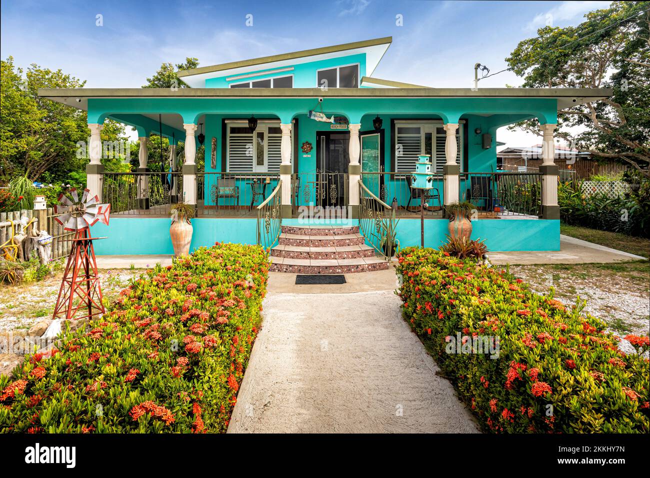 Une maison de plage colorée à Pole Ojea près de Cabo Rojo, sur l'île tropicale des Caraïbes de Puerto Rico, Etats-Unis. Banque D'Images