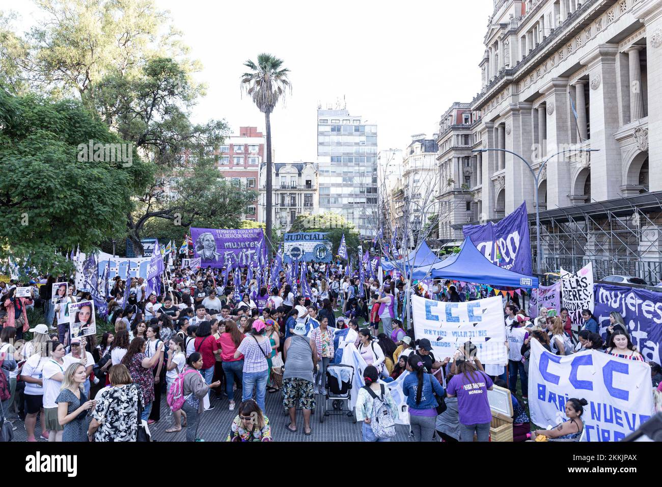 Buenos Aires, Buenos Aires, Argentine. 25th novembre 2022. 25 novembre : Journée internationale de la lutte contre la violence à l'égard des femmes.au 17 décembre 1999, l'Assemblée générale des Nations Unies a désigné le 25 novembre comme Journée internationale de la lutte contre la violence à l'égard des femmes dans le but de sensibiliser les femmes, de dénoncer et d'exiger des politiques publiques pour éliminer la violence à l'égard des femmes. des femmes partout dans le monde. (Credit image: © Virginia Chaile/ZUMA Press Wire) Credit: ZUMA Press, Inc./Alamy Live News Banque D'Images