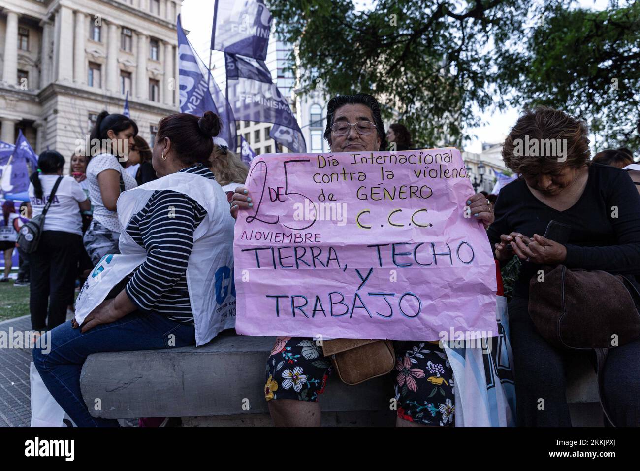 Buenos Aires, Buenos Aires, Argentine. 25th novembre 2022. 25 novembre : Journée internationale de la lutte contre la violence à l'égard des femmes.au 17 décembre 1999, l'Assemblée générale des Nations Unies a désigné le 25 novembre comme Journée internationale de la lutte contre la violence à l'égard des femmes dans le but de sensibiliser les femmes, de dénoncer et d'exiger des politiques publiques pour éliminer la violence à l'égard des femmes. des femmes partout dans le monde. (Credit image: © Virginia Chaile/ZUMA Press Wire) Credit: ZUMA Press, Inc./Alamy Live News Banque D'Images