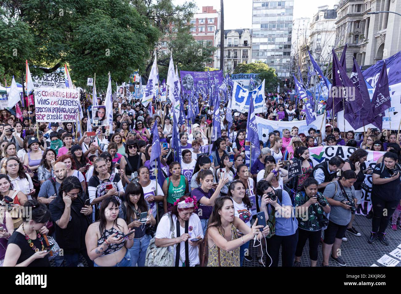 Buenos Aires, Buenos Aires, Argentine. 25th novembre 2022. 25 novembre : Journée internationale de la lutte contre la violence à l'égard des femmes.au 17 décembre 1999, l'Assemblée générale des Nations Unies a désigné le 25 novembre comme Journée internationale de la lutte contre la violence à l'égard des femmes dans le but de sensibiliser les femmes, de dénoncer et d'exiger des politiques publiques pour éliminer la violence à l'égard des femmes. des femmes partout dans le monde. (Credit image: © Virginia Chaile/ZUMA Press Wire) Credit: ZUMA Press, Inc./Alamy Live News Banque D'Images