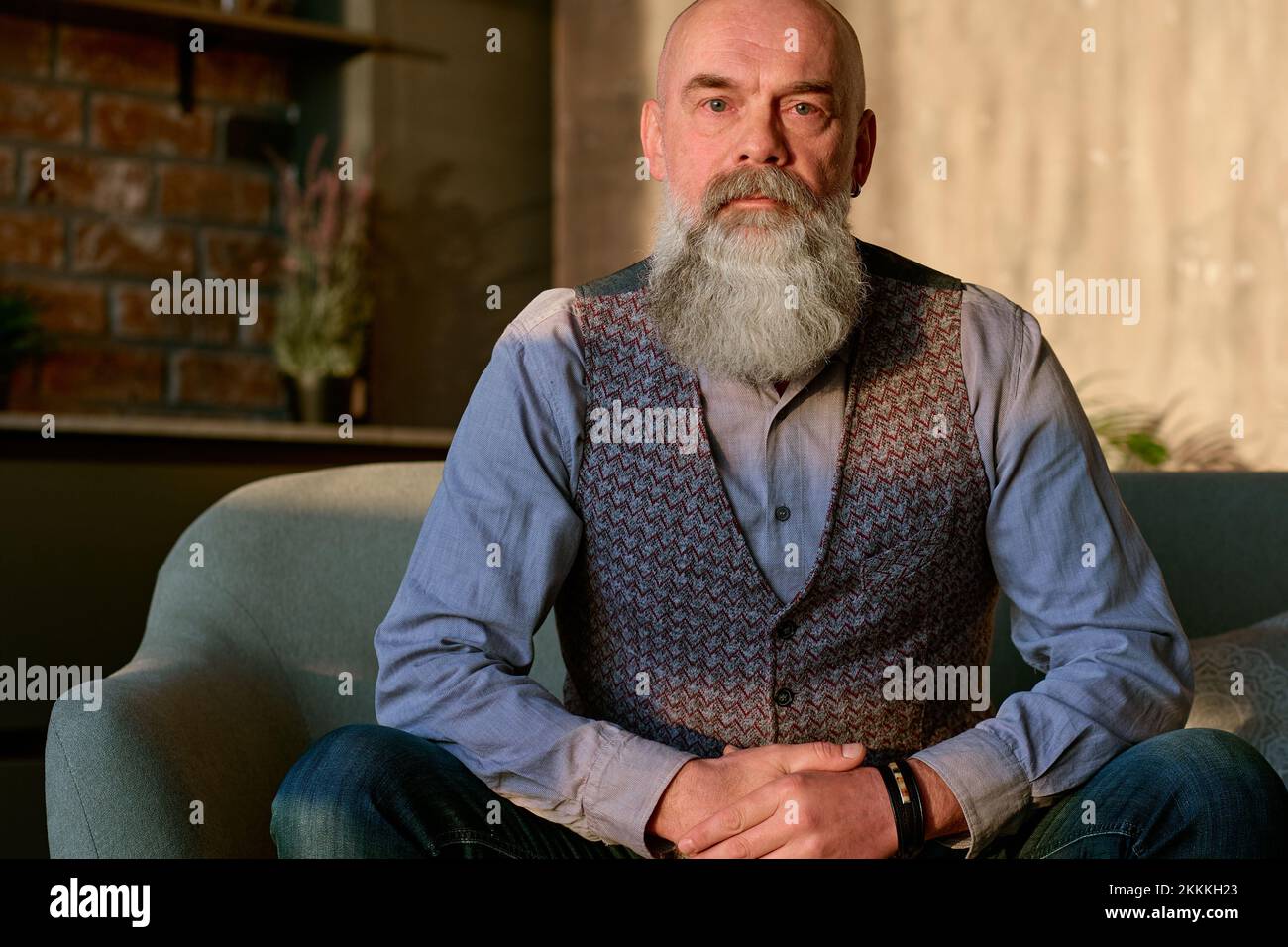 gros plan. portrait d'un homme barbu sérieux. Banque D'Images