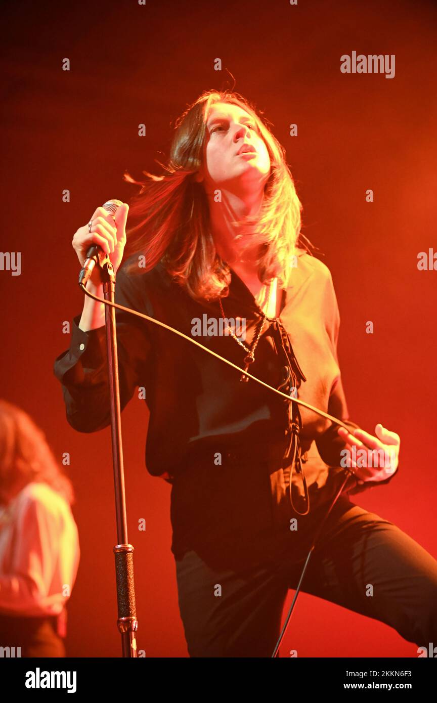 25 novembre 2022, Doncaster, Yorkshire du Sud, U.K: Le chanteur TOM OGDEN de 'Blossoms' qui se produit au Doncaster Dome. (Image de crédit : © Robin Burns/ZUMA Press Wire) Banque D'Images