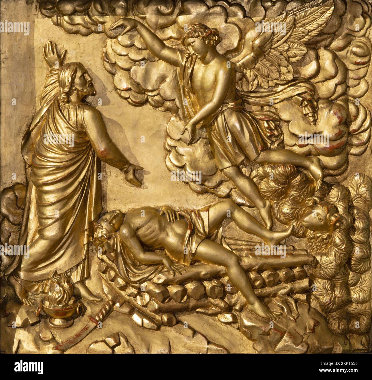 CHAMONIX, FRANCE - 5 JUILLET 2022 : le relief polychrome sculpté du sacrifice d'Isaac sur l'autel principal de l'église Saint-Michel par l'artiste inconnu de 18. c Banque D'Images