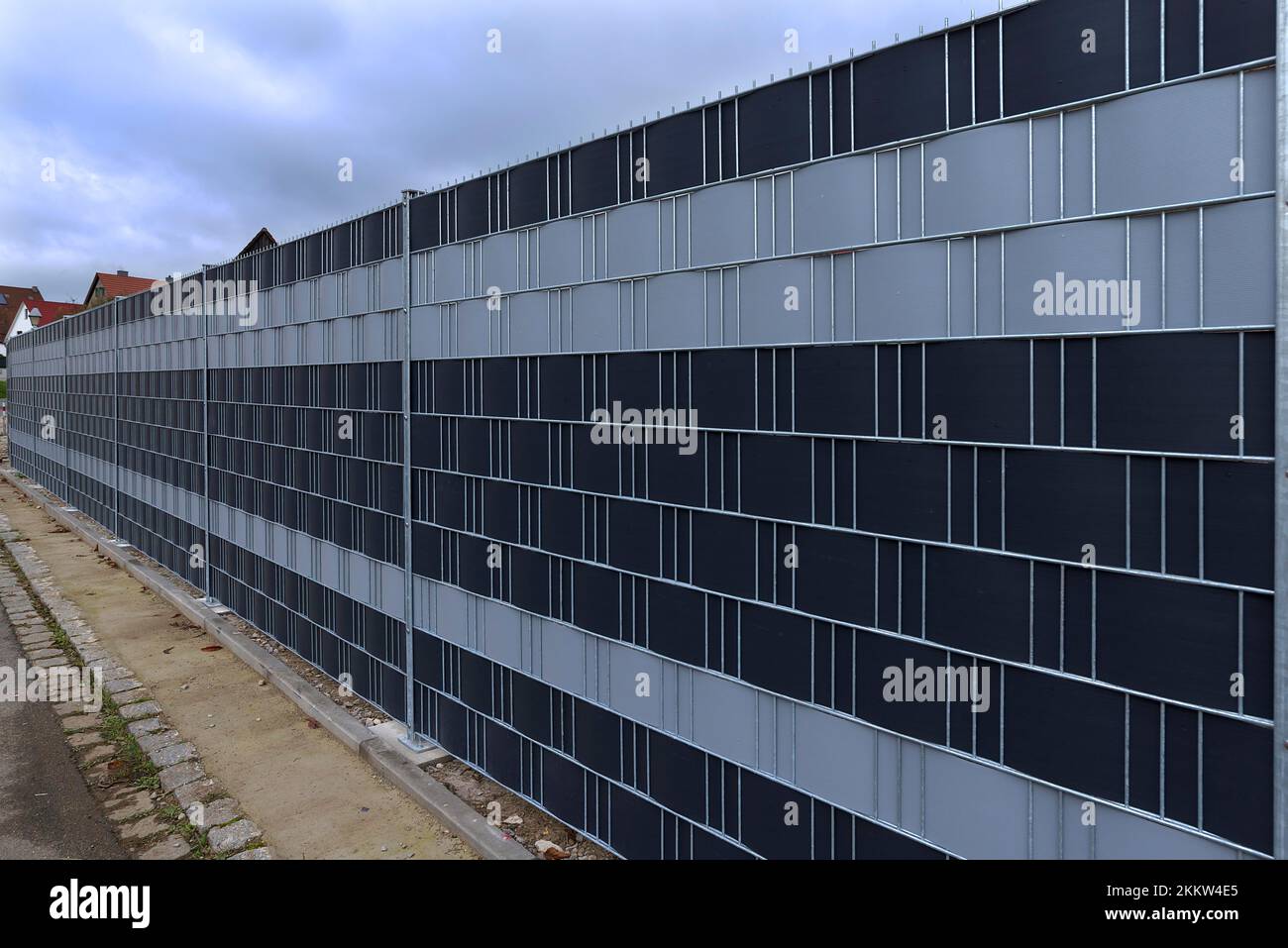 Ecran moderne de confidentialité en face d'une maison privée, Bavière, Allemagne, Europe Banque D'Images