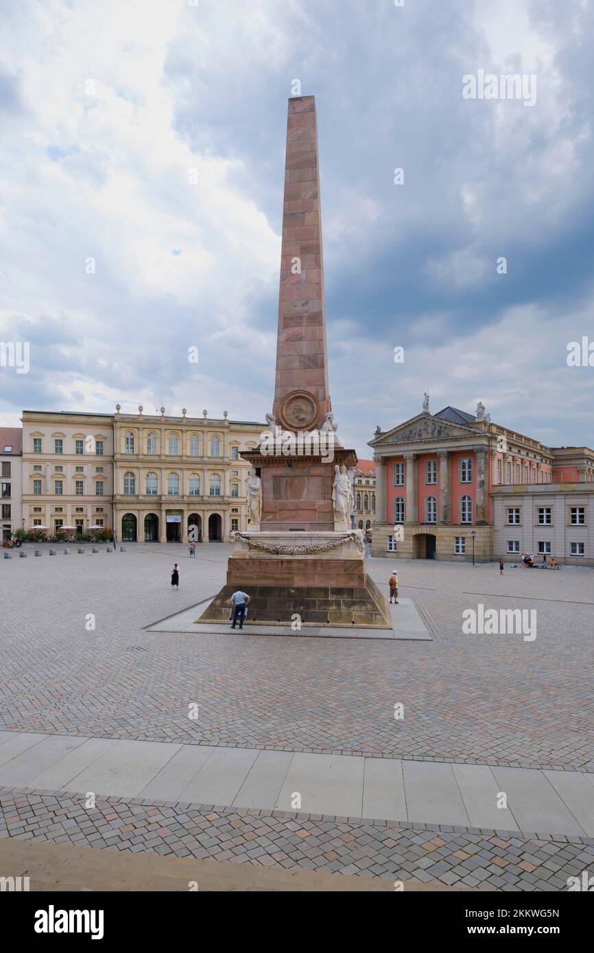 Obélisque, Musée Barberini et Nouveau Parlement à Alter Markt, Potsdam, Brandebourg, Allemagne, Europe Banque D'Images