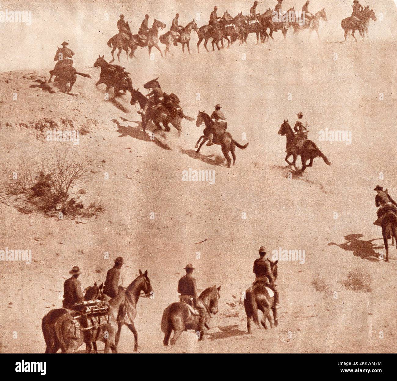 LA cavalerie AMÉRICAINE est attirée vers la frontière mexicaine pour intervenir dans la guerre civile (le soulèvement de Pancho Villa). ÉTATS-UNIS, 1916. Banque D'Images